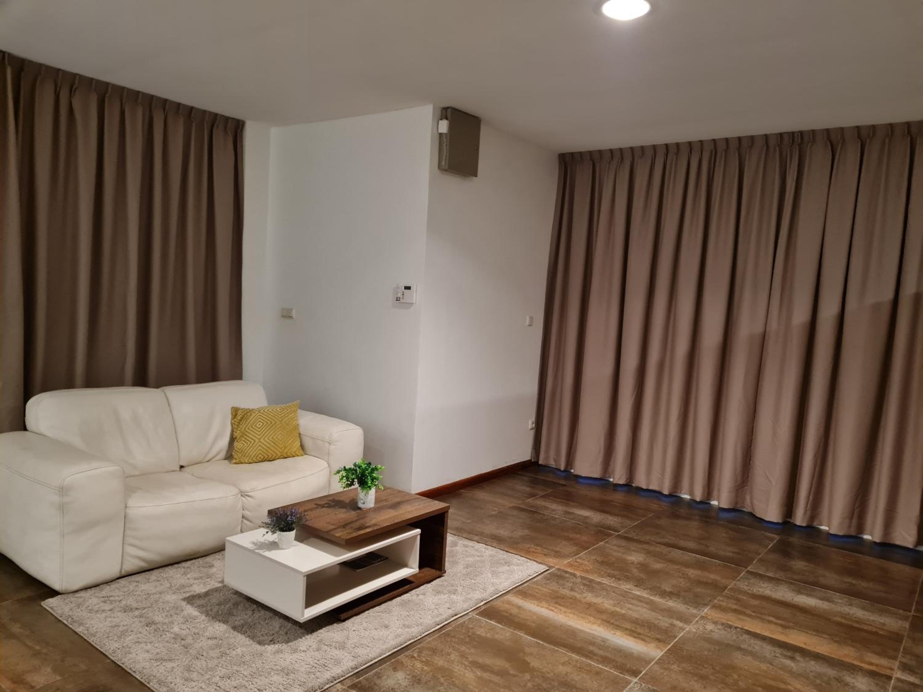 THE NICHE APARTMENTS