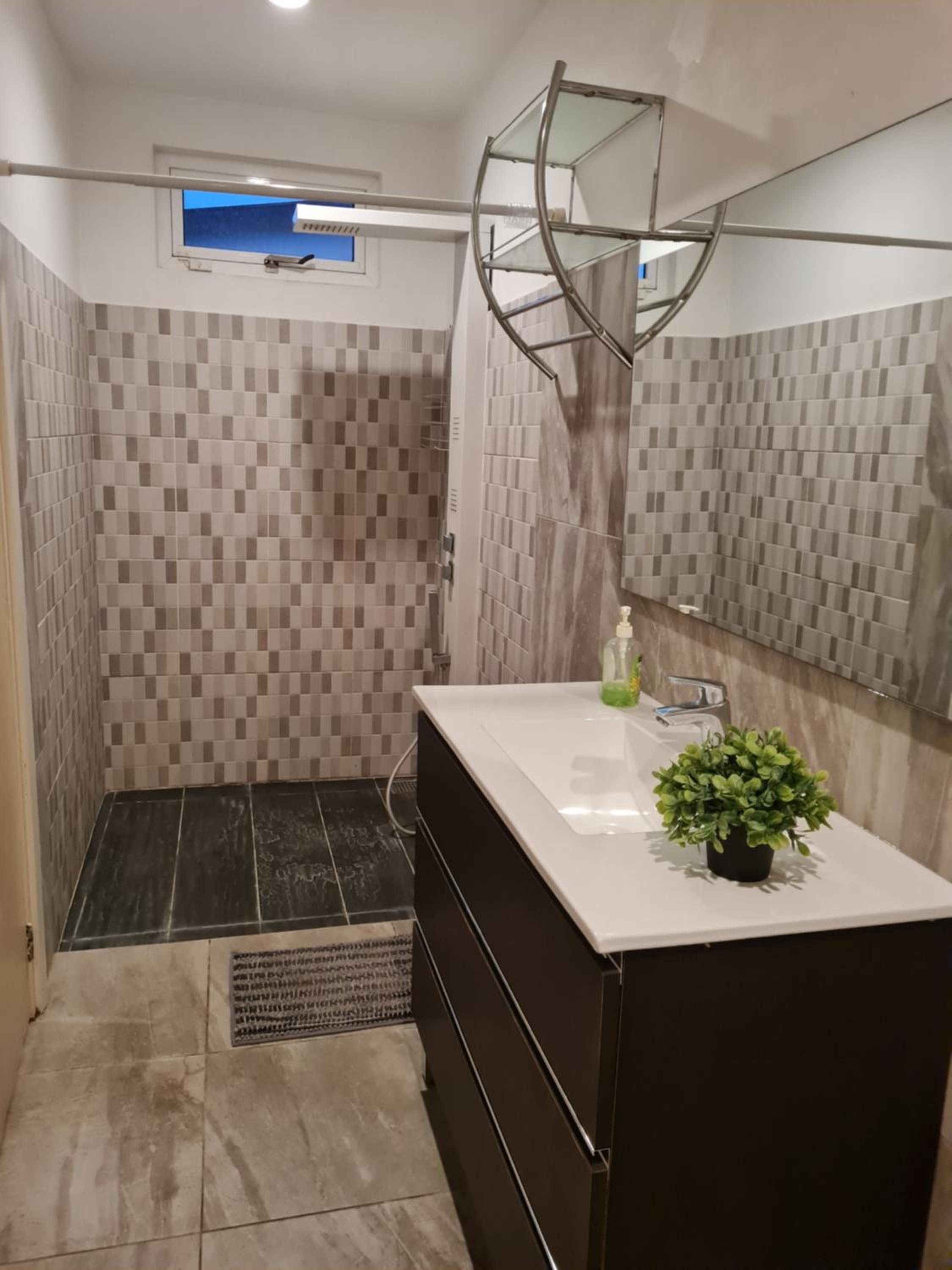 THE NICHE APARTMENTS