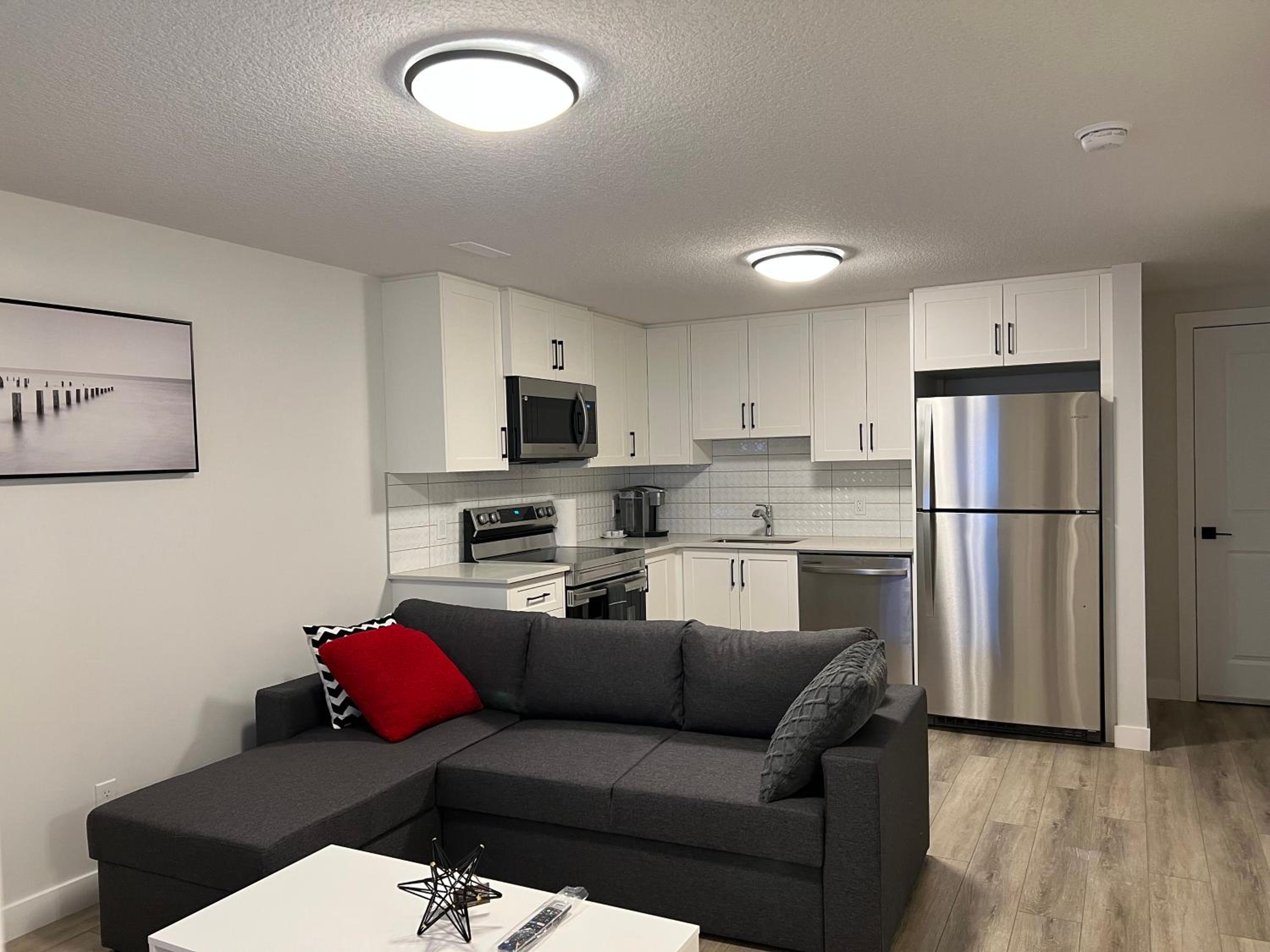 Cozy New Suite in NW Calgary