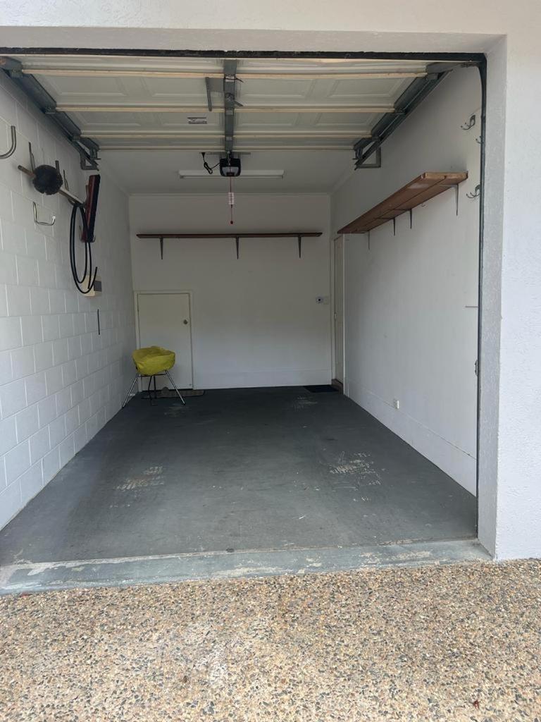 Entire 2 bedroom townhouse - Four Mile Beach Escapes - your home away from home