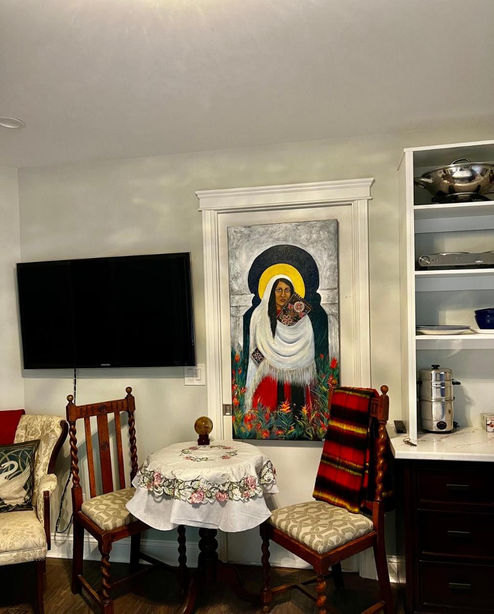 Raven's Cache Bed and Breakfast - Image 2