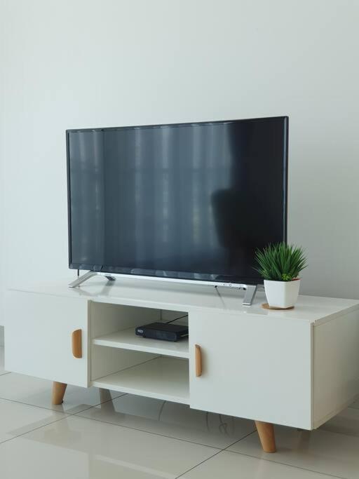 Southbay Seaview Condo A11 #Queensbay #SPICE photo 8