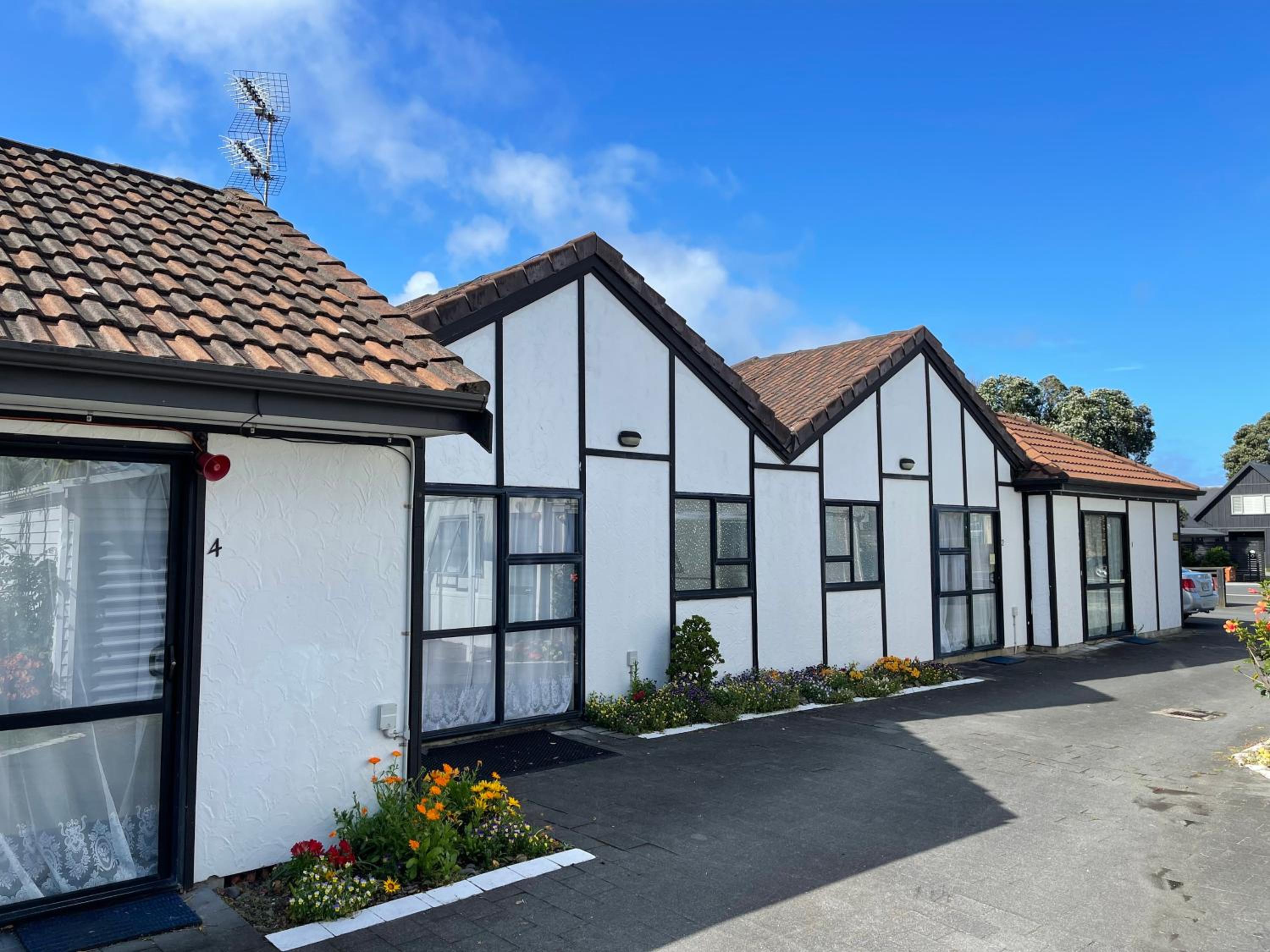 Summer Inn Motel - Newly Renovated view 3