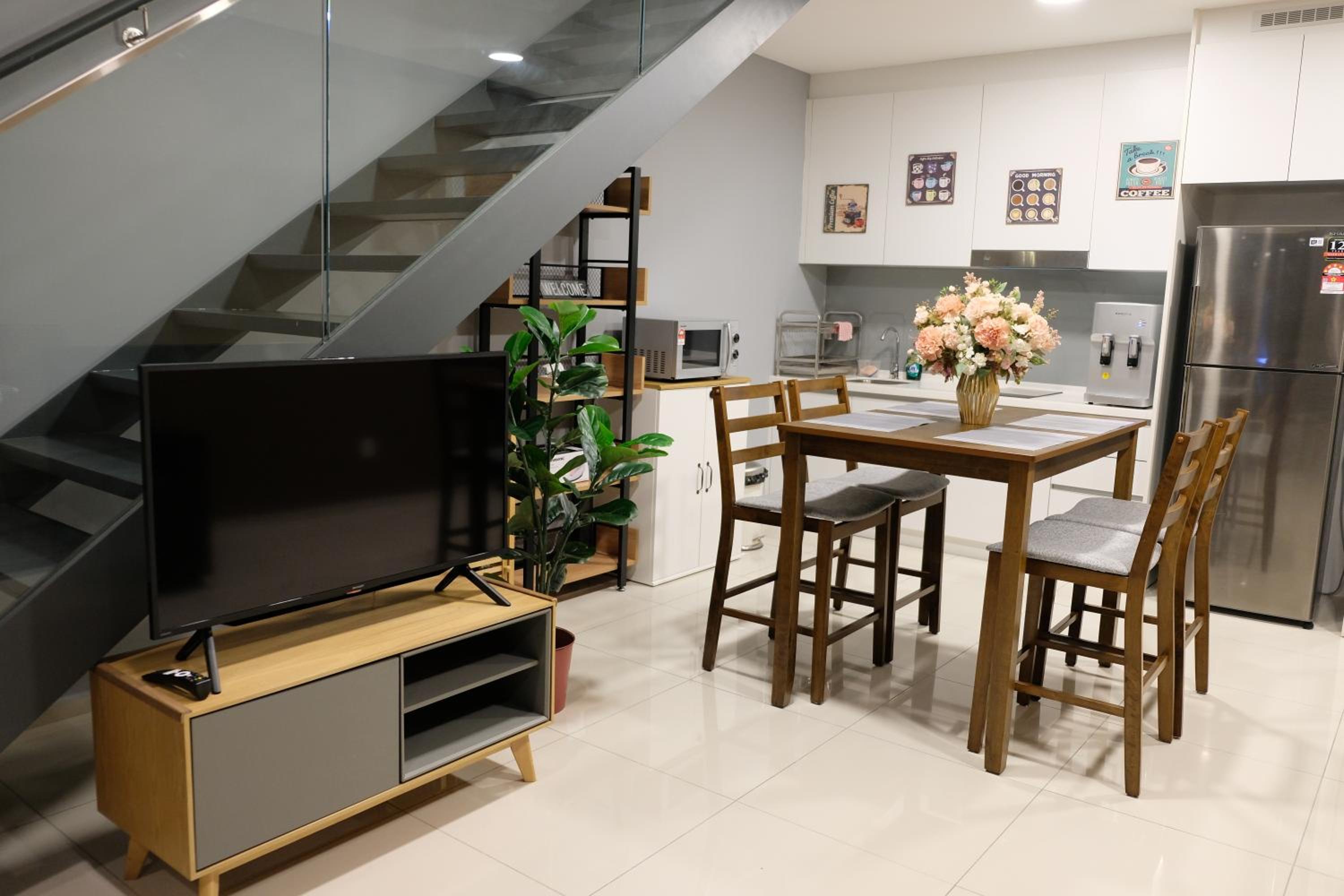 92 Homestay EkoCheras Duplex Suite