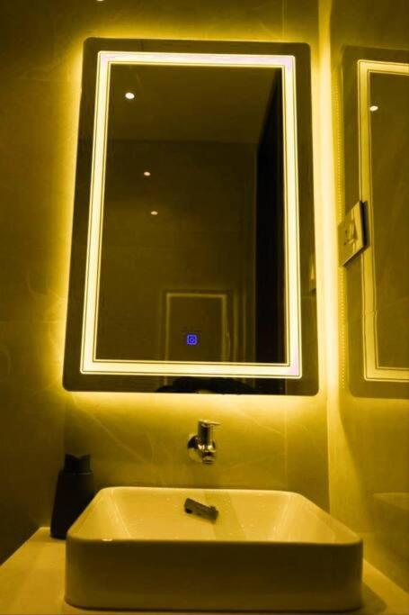 Spacious Executive Luxury Apartment view 5