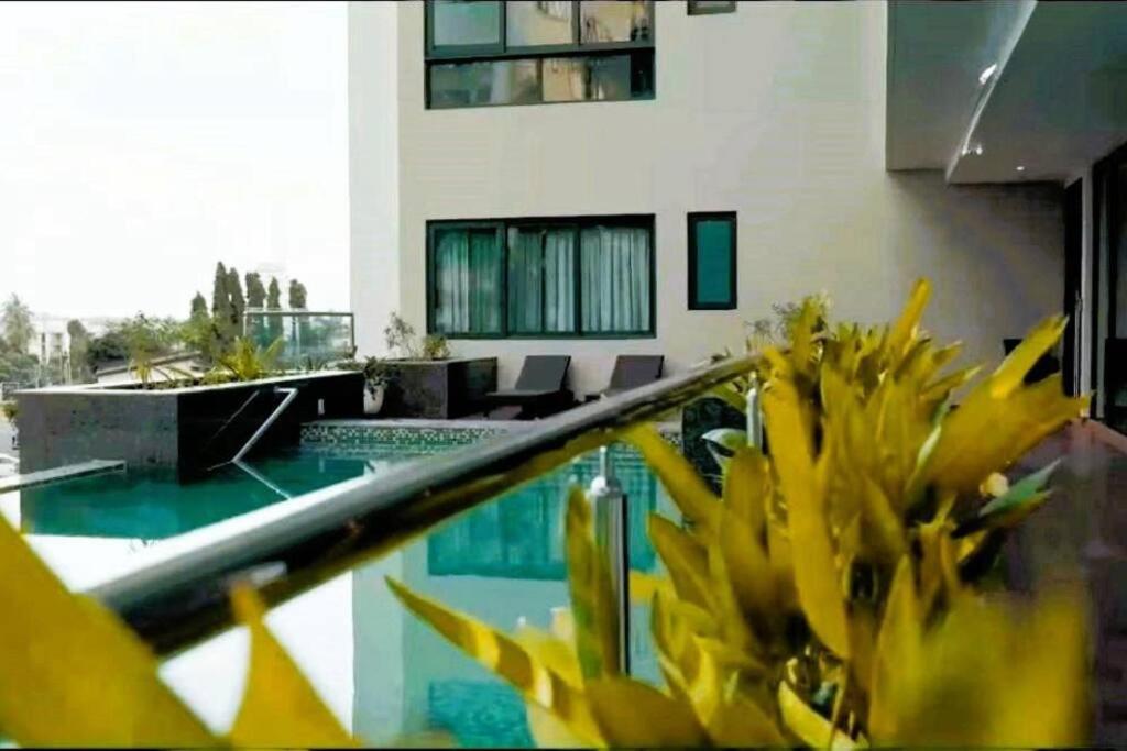 Spacious Executive Luxury Apartment view 4