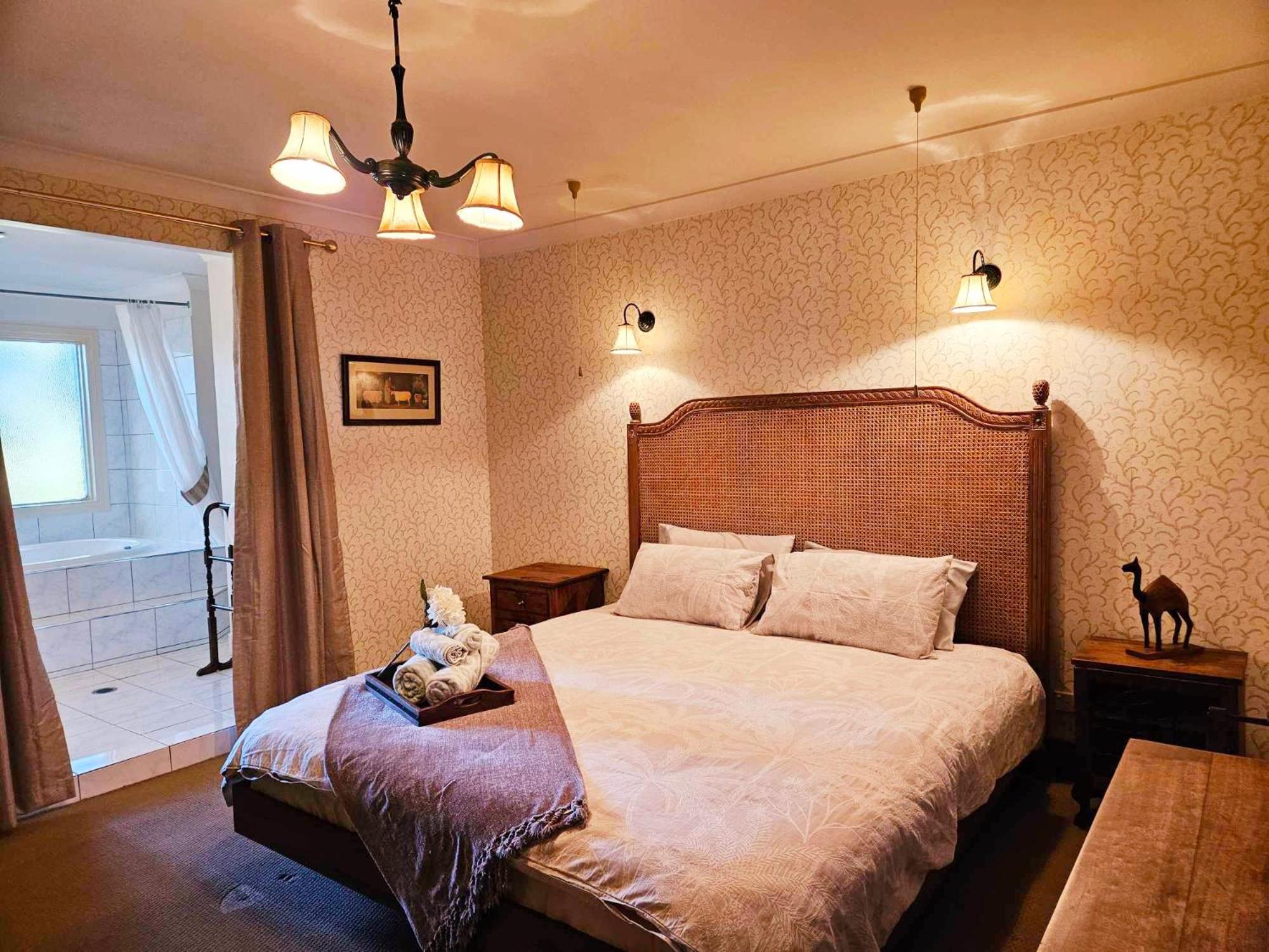 The Gamekeepers Spa Cottage in Tamborine Mountain