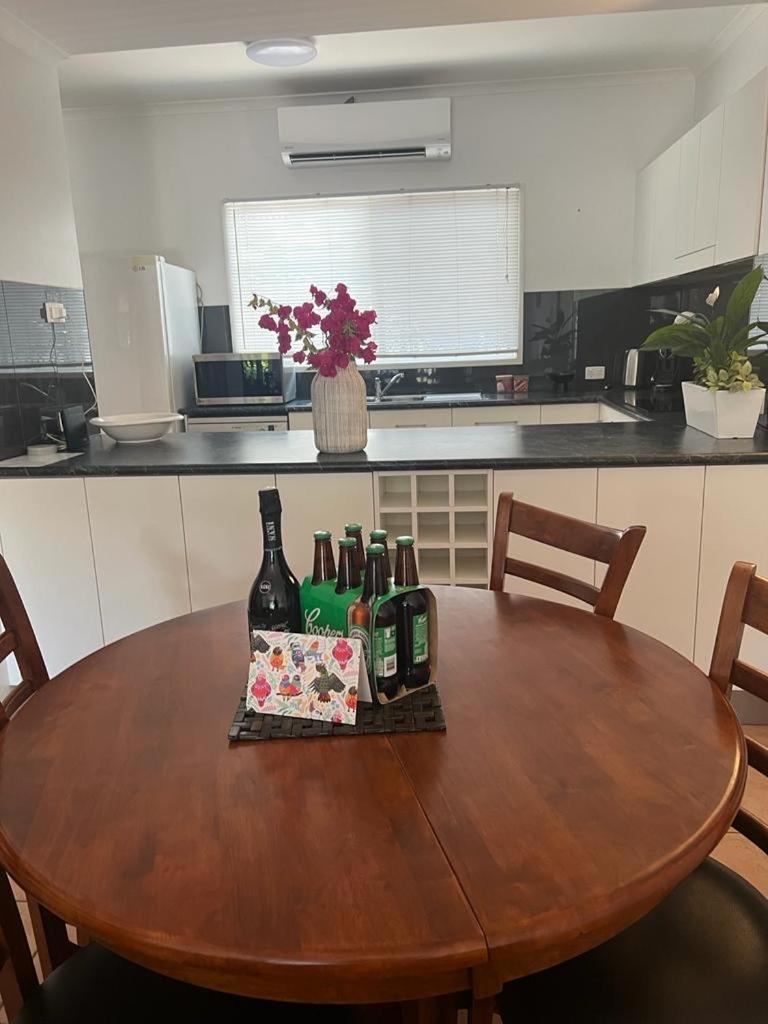 Entire 2 bedroom townhouse - Four Mile Beach Escapes - your home away from home