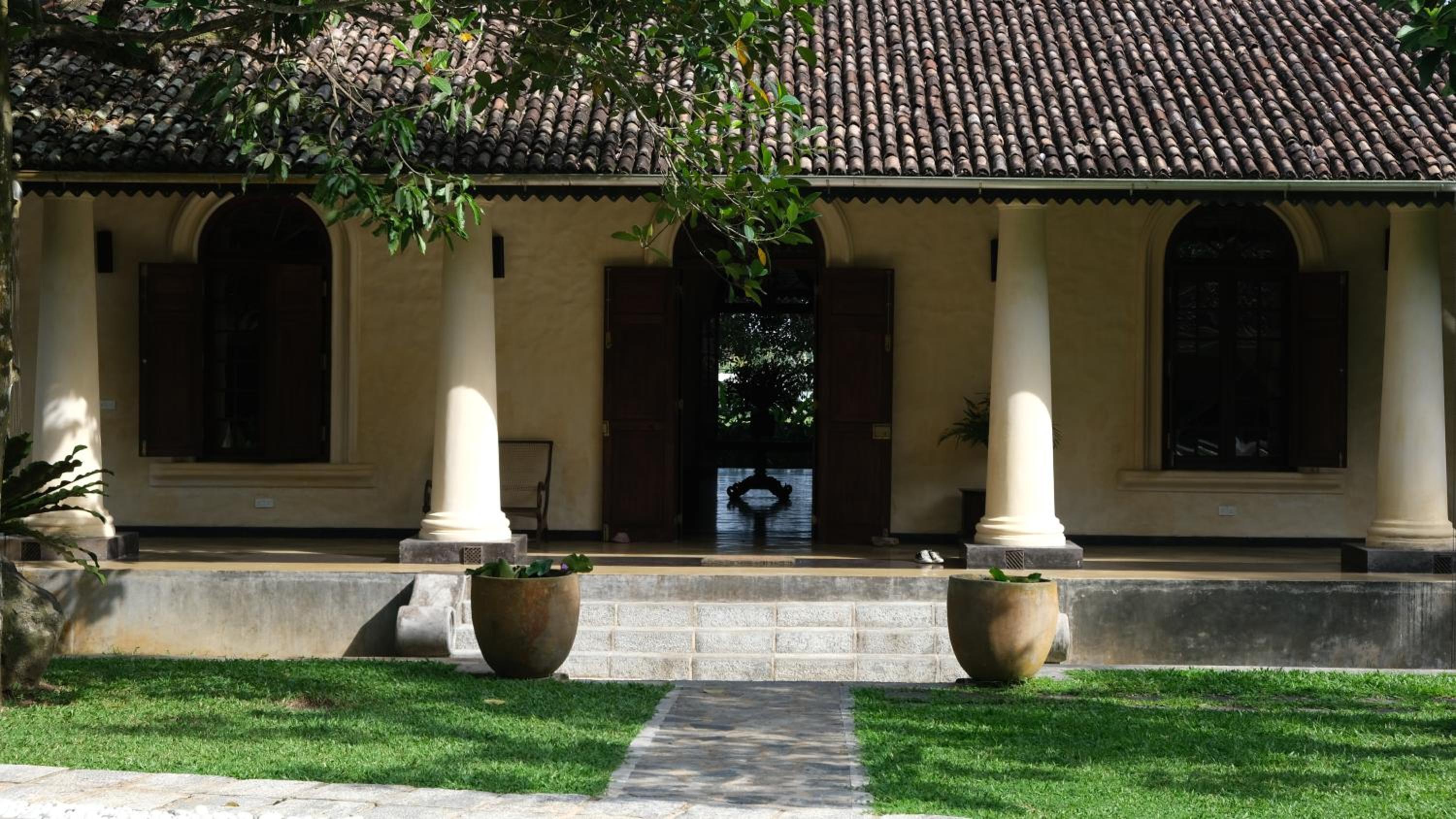 Heenatigala Walawwa - Free Shuttle to Our Private Beach