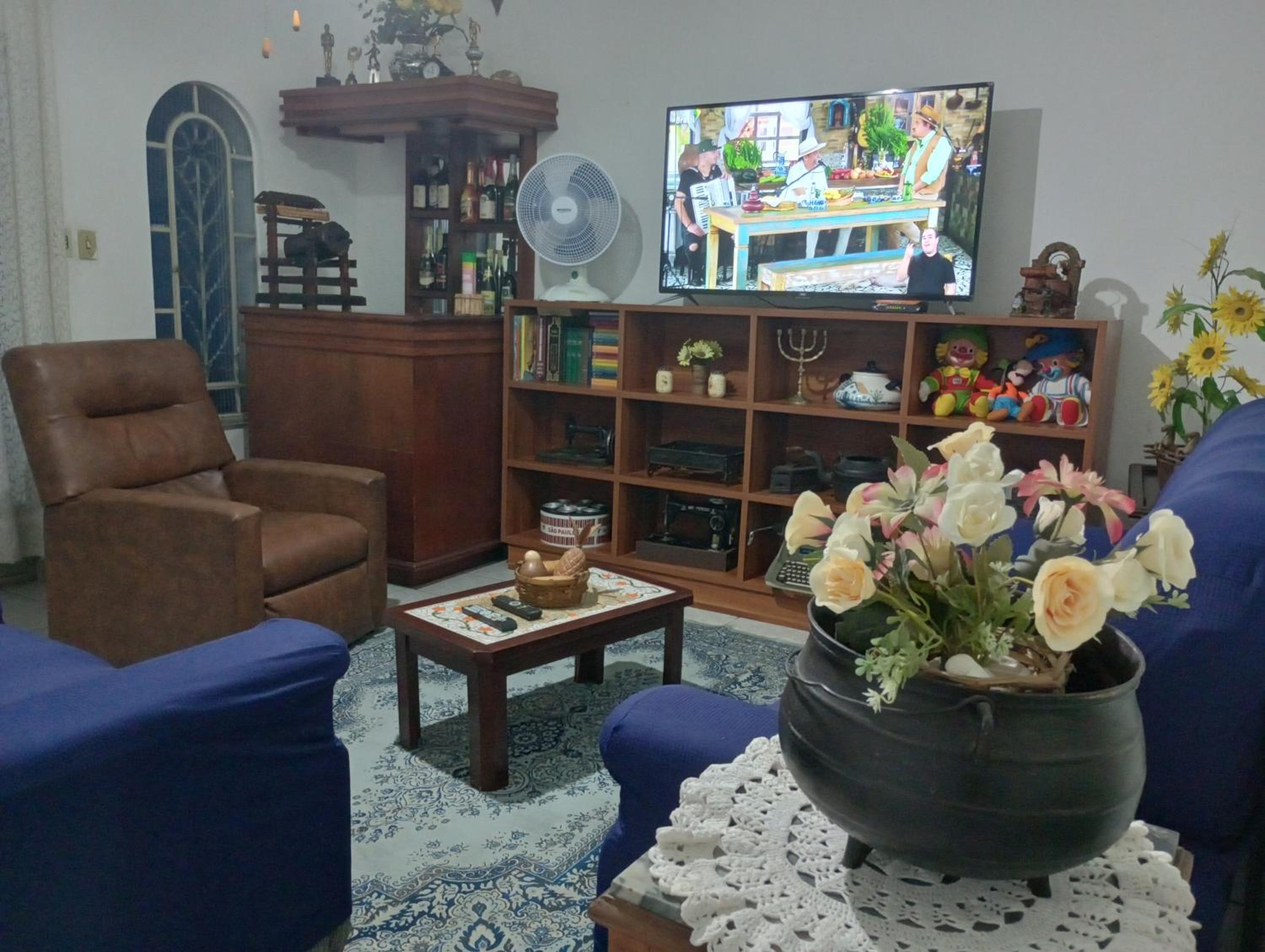 CASA com ACOMODAÇÃO para 6 PESSOAS