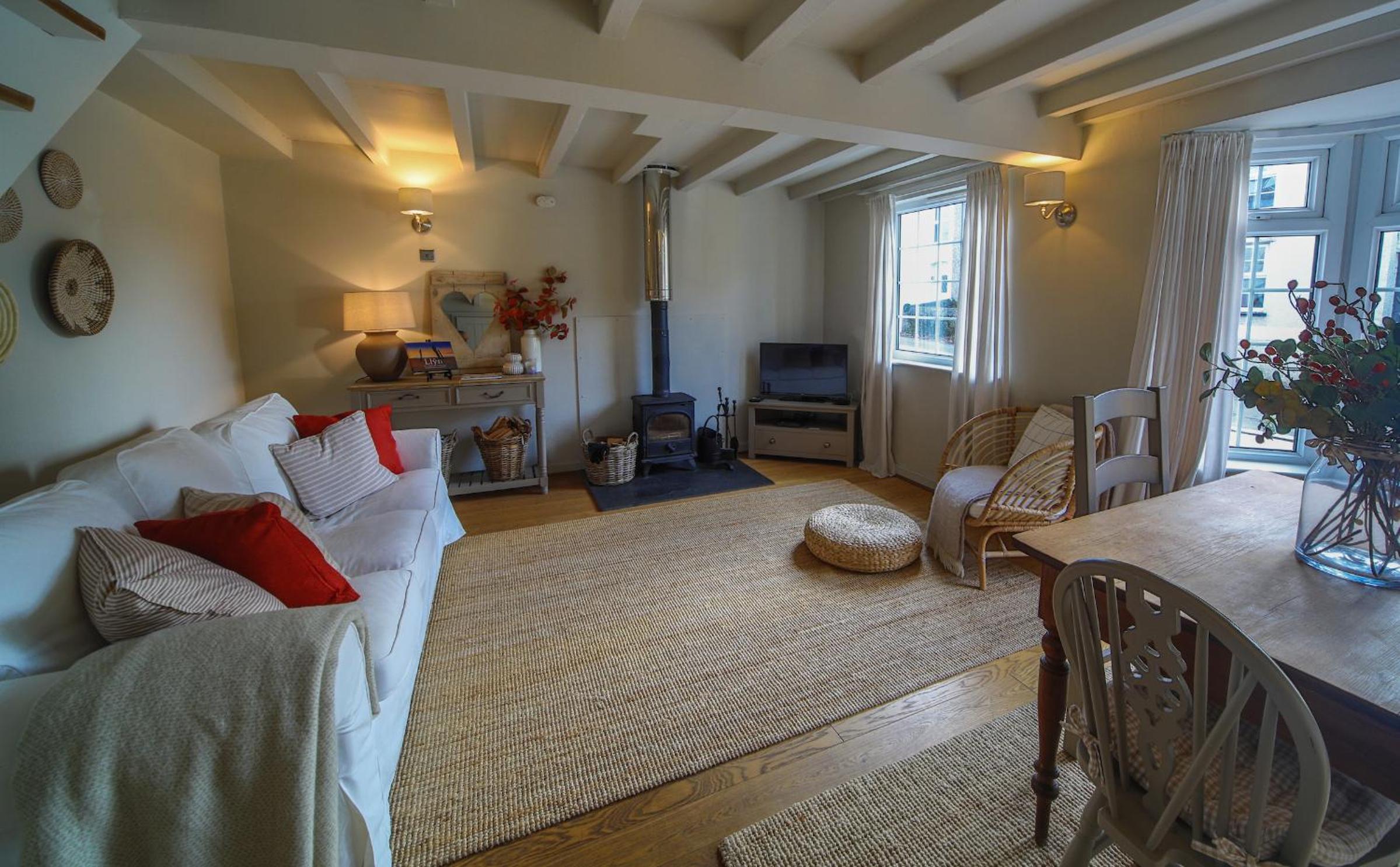 Cosy Cottage with Quiet Garden view 2