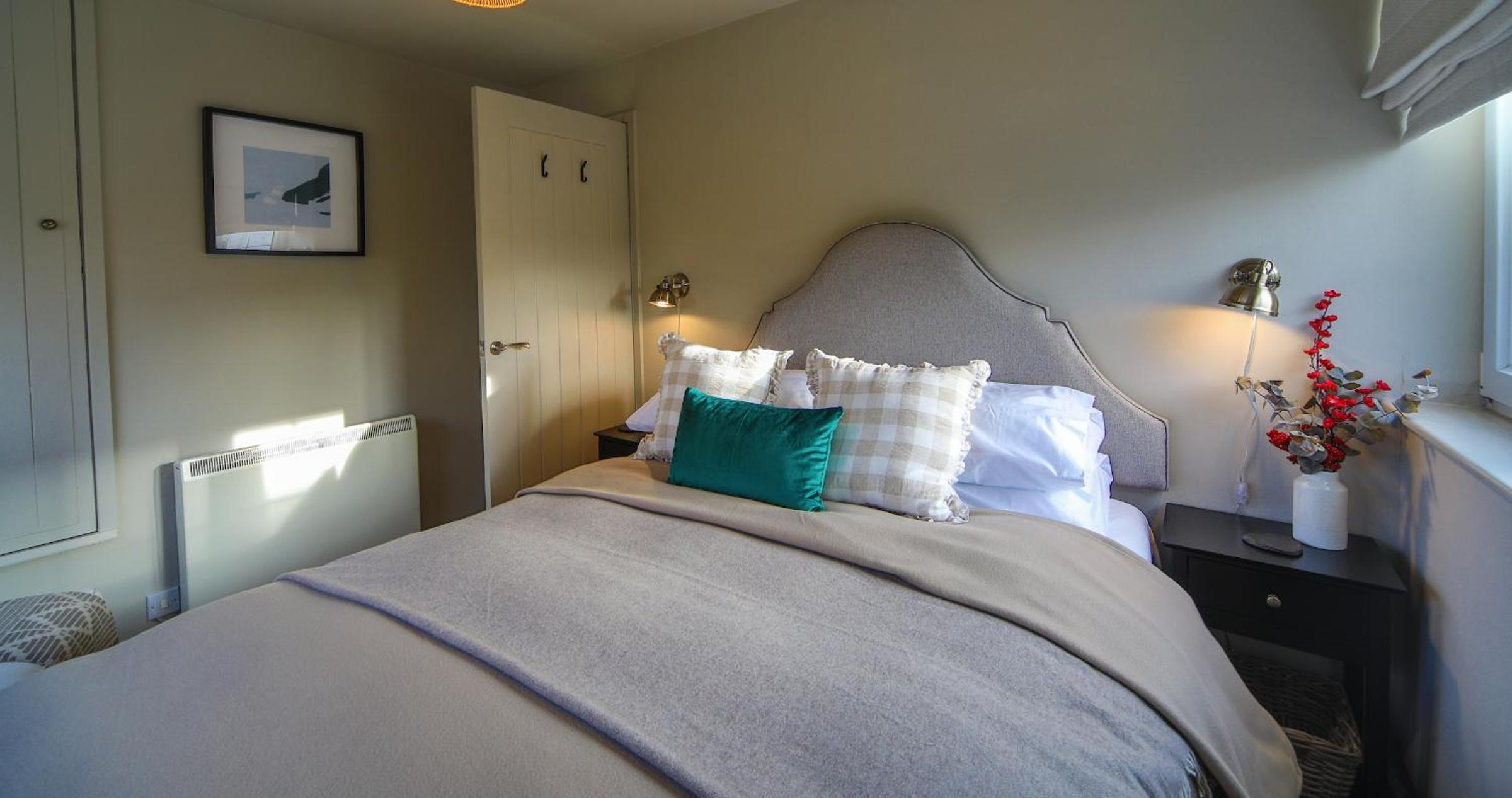 Cosy Cottage with Quiet Garden view 5
