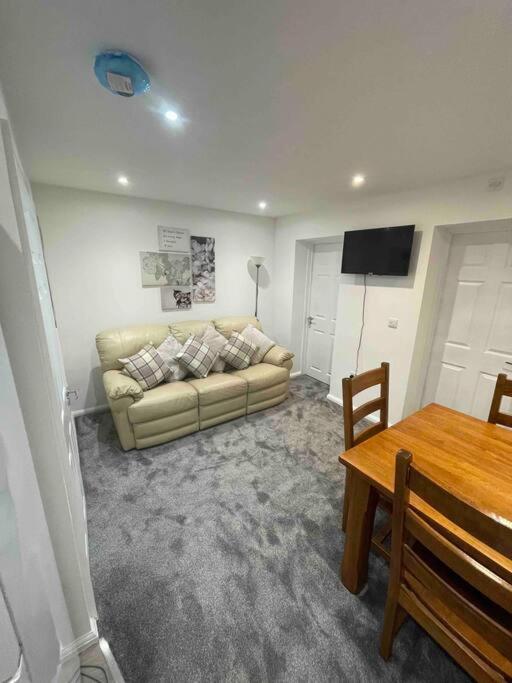 Stylish Charming London Flat Ruislip -Free Parking view 2
