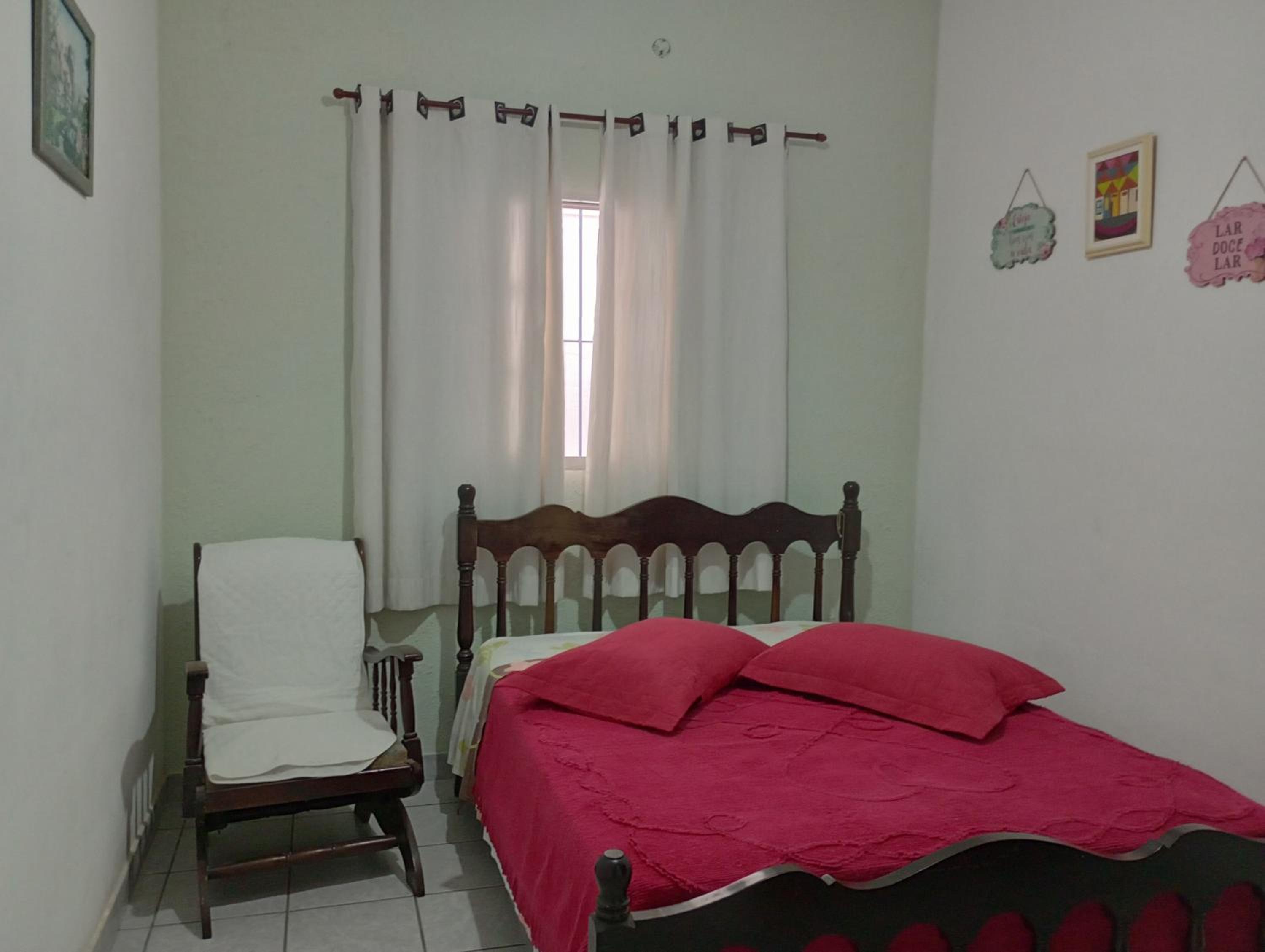 CASA com ACOMODAÇÃO para 6 PESSOAS