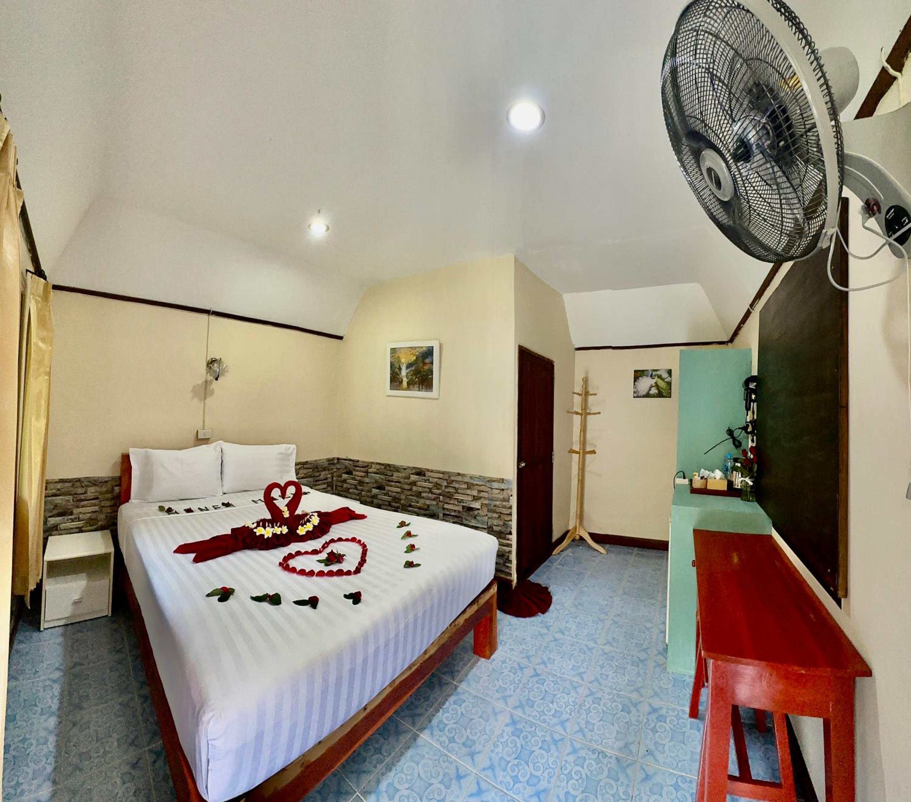 Lanta L.D. Beach Bungalow