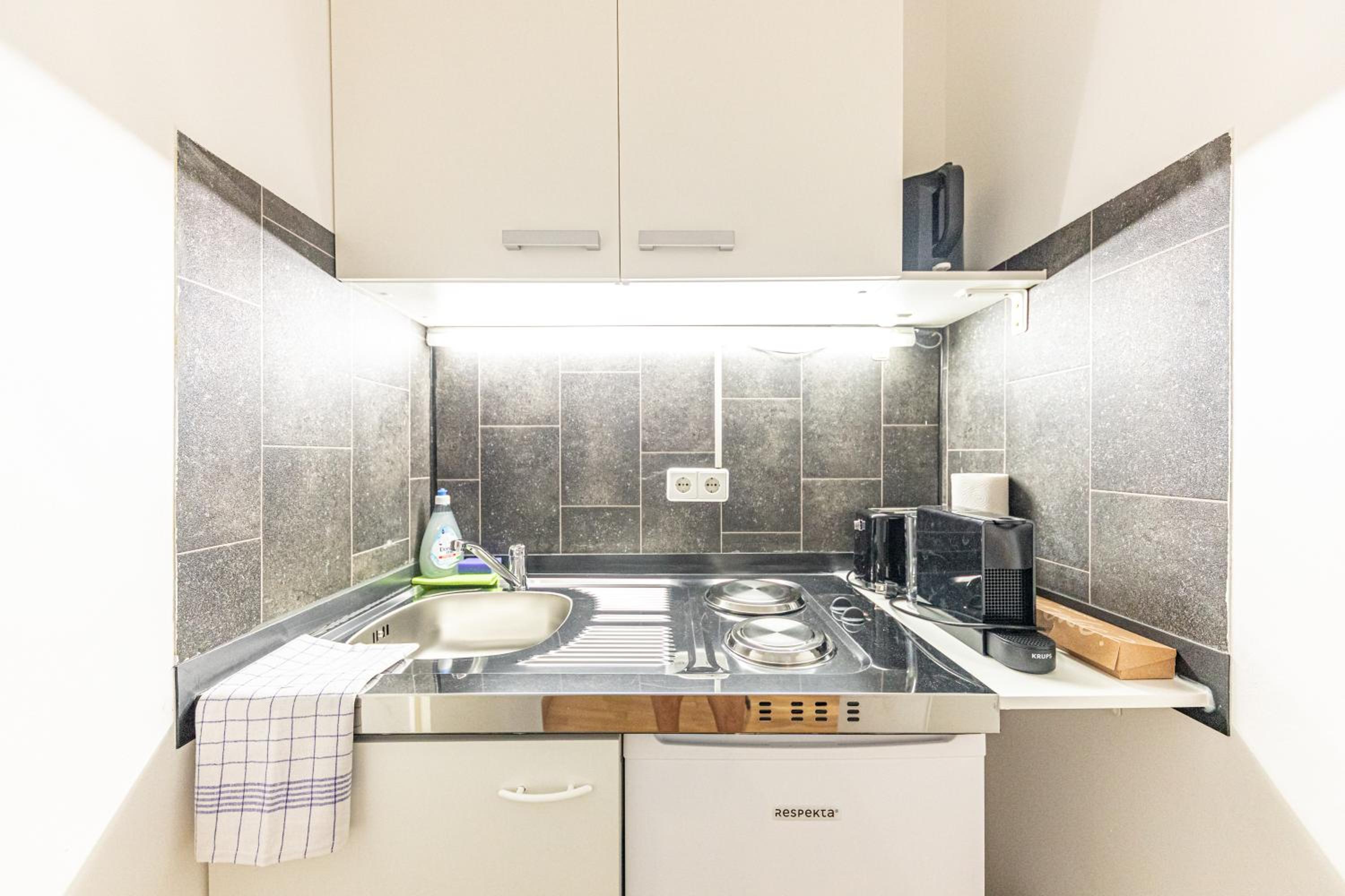 CALM & EASY by JR City Apartments