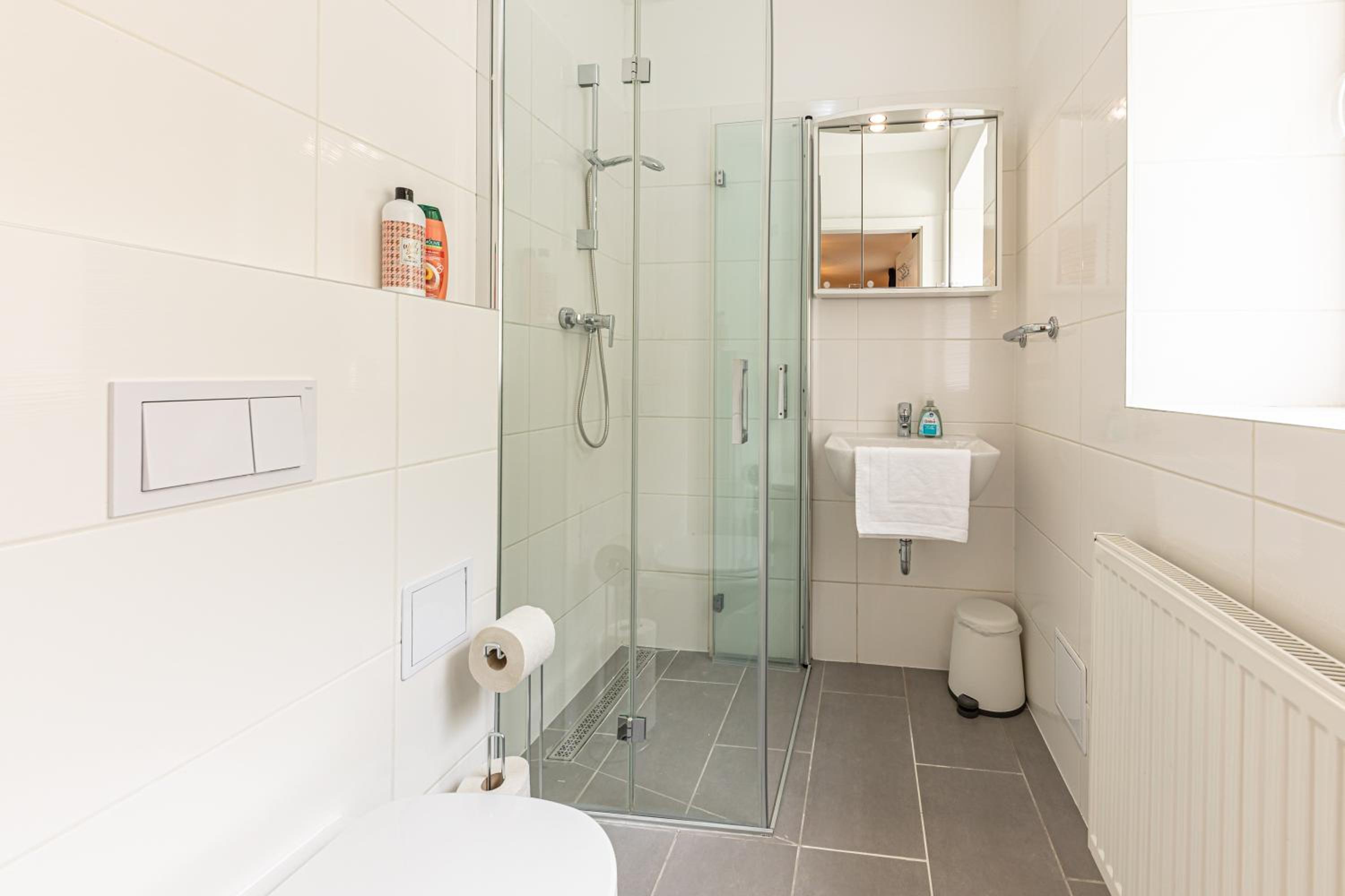 CALM & EASY by JR City Apartments