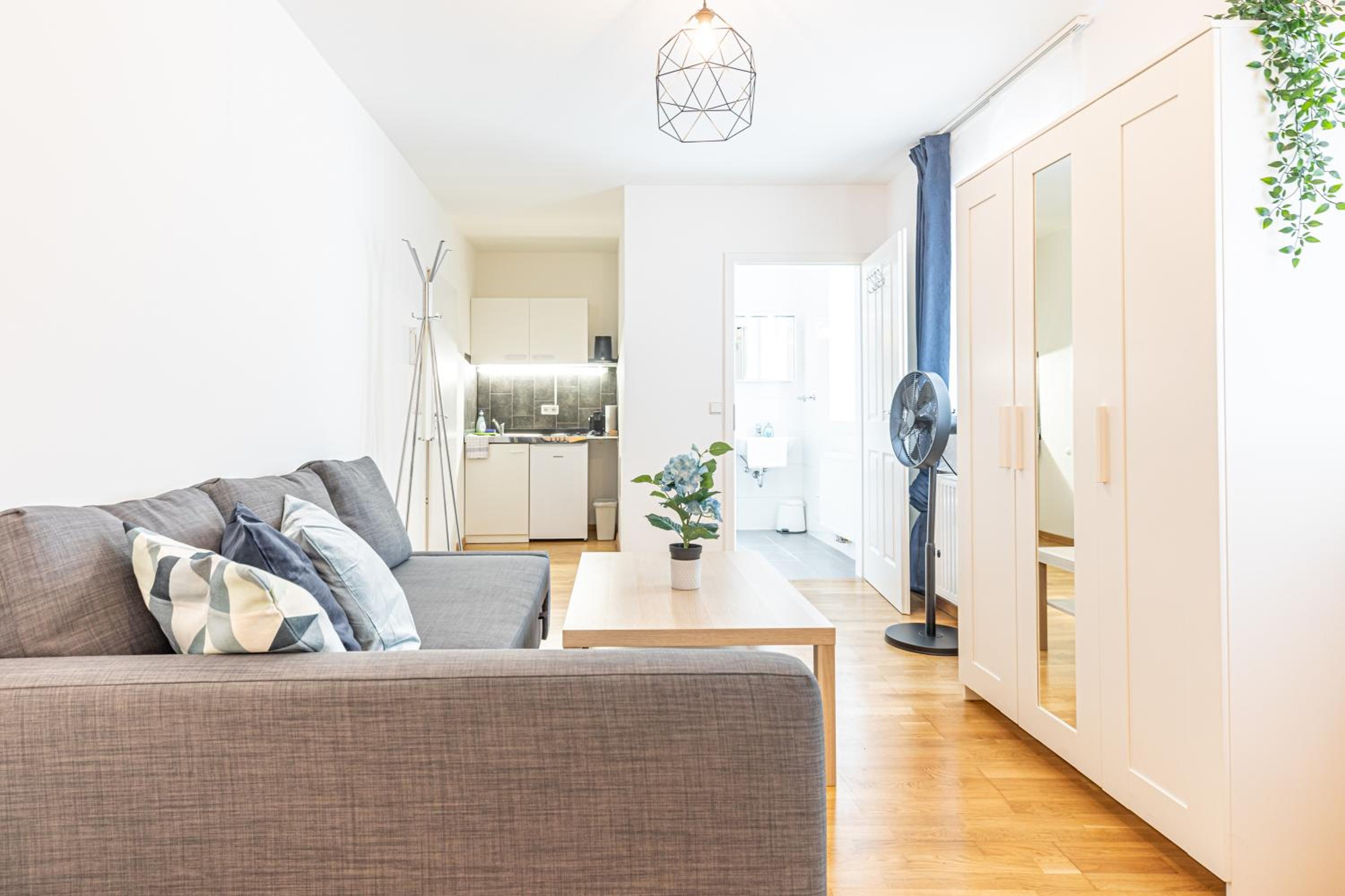 CALM & EASY by JR City Apartments