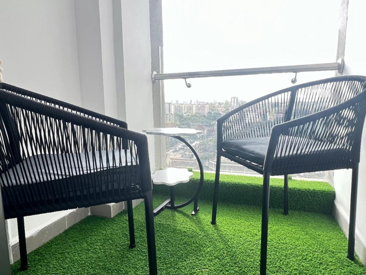 Phare's 1BR with AC & Rooftop Swimming Pool, Westlands view 3