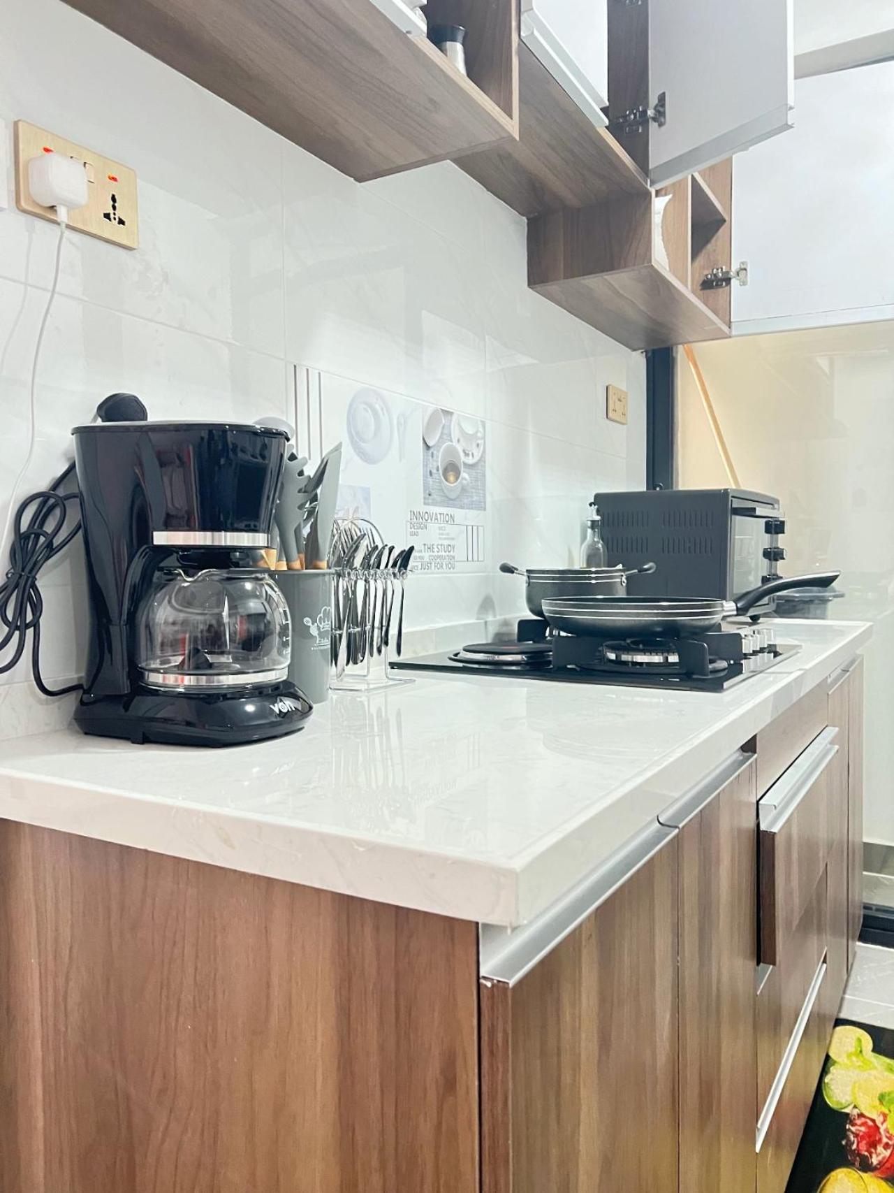 Phare's 1BR with AC & Rooftop Swimming Pool, Westlands view 5