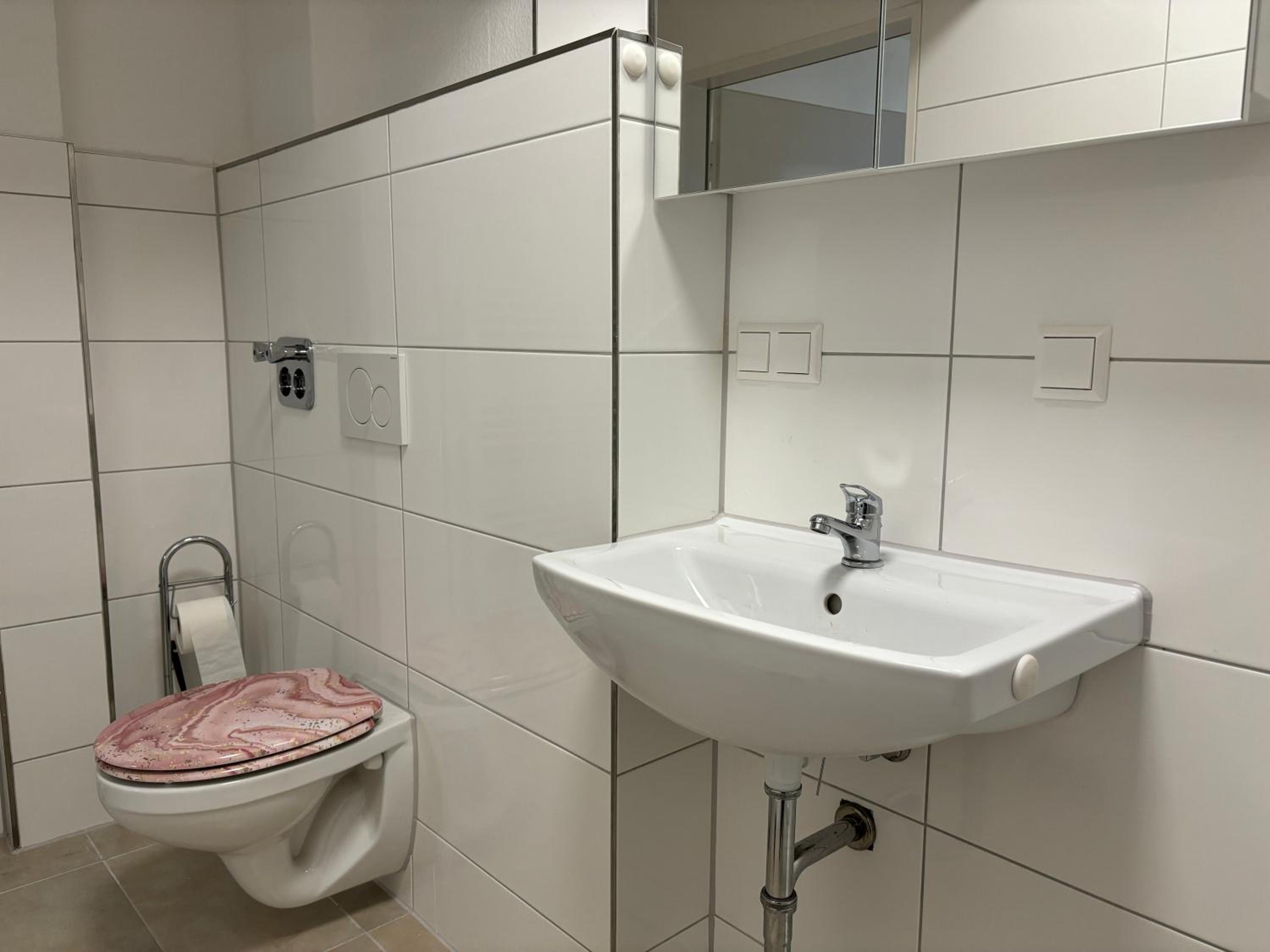 Ferienwohnung Grimm en Pforzheim — bathroom