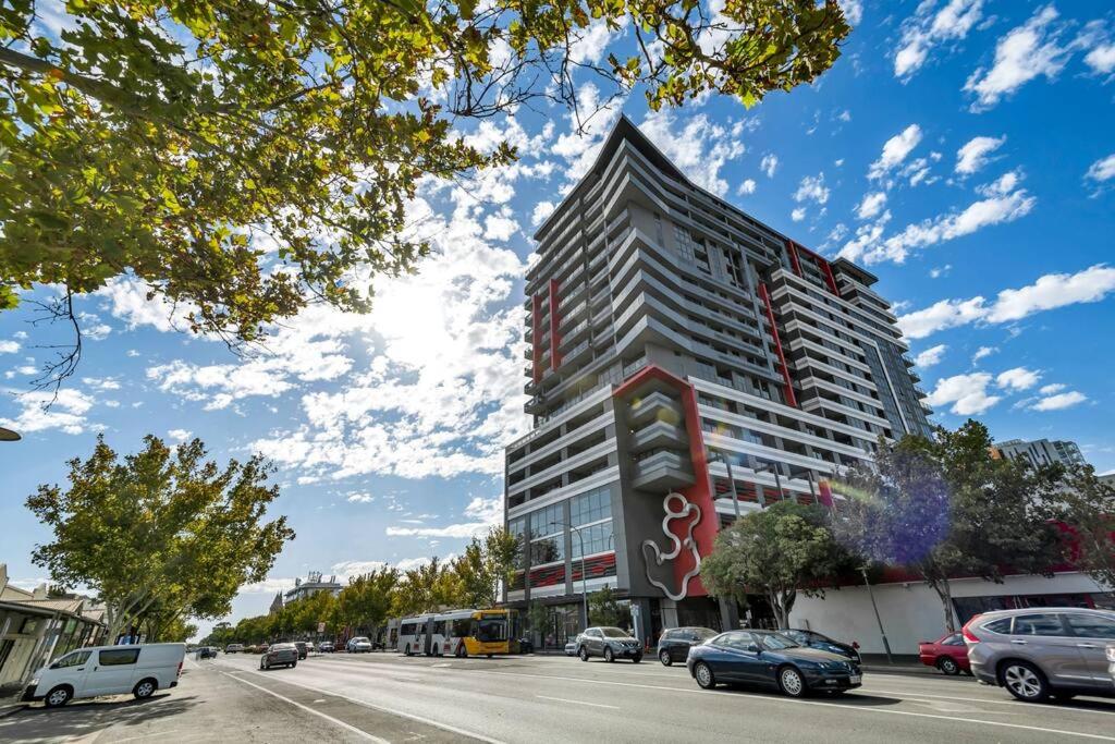 City apartment free parking cityview pool gym