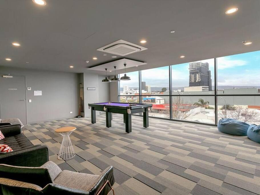 City apartment free parking cityview pool gym