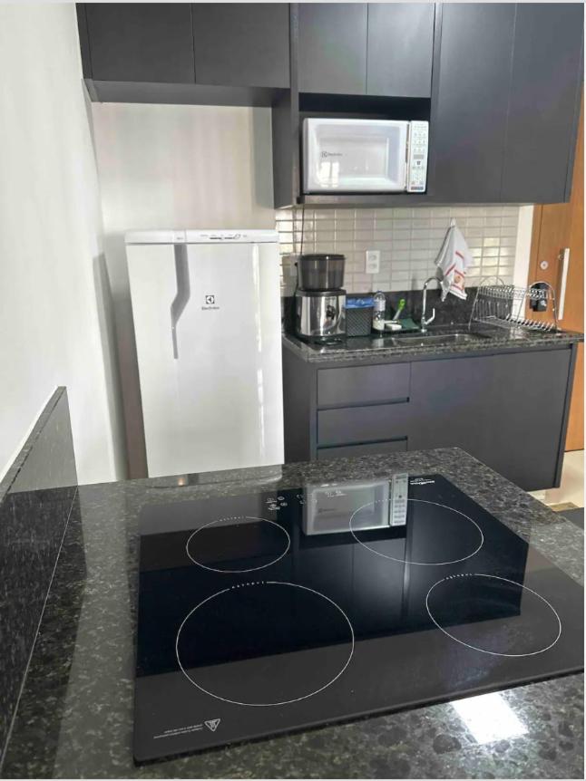Apartamento mobiliado a 500m do Goiânia Shopping