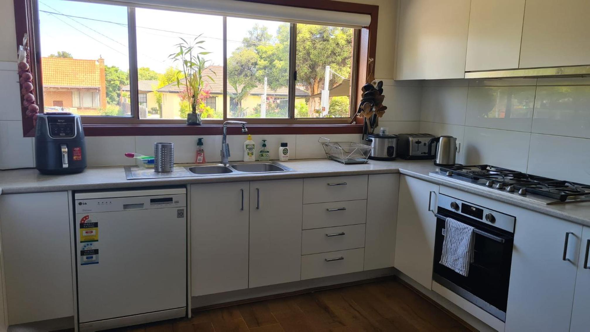 Clayton Living Town House at Monash Doorstep
