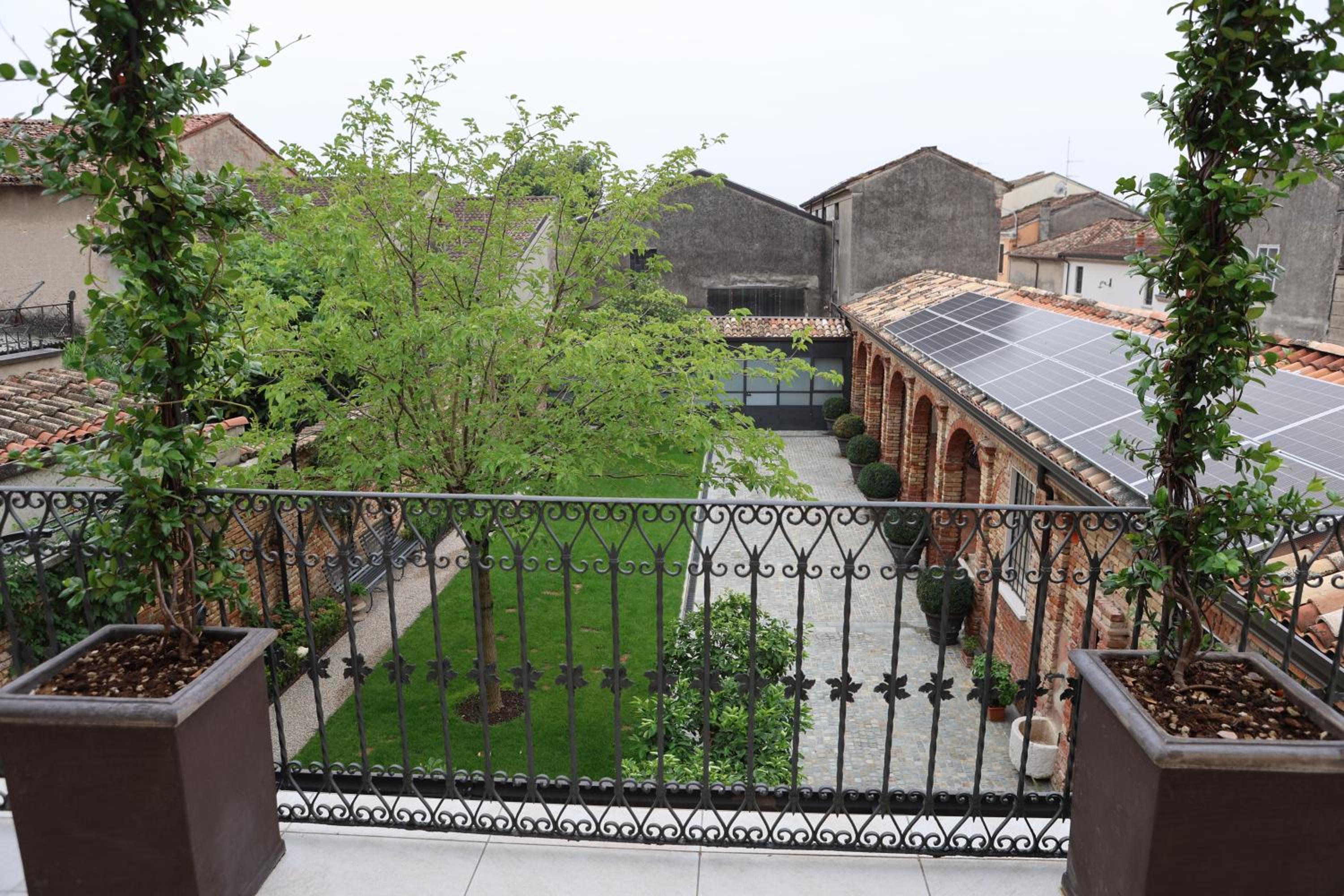 DOMUS AQUENIGRE
