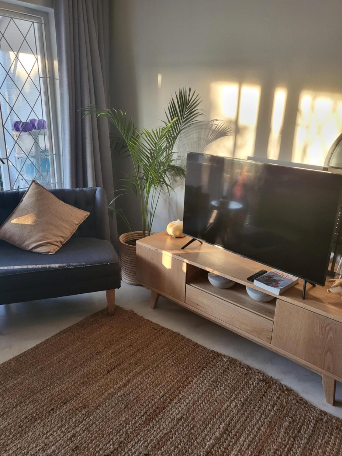 Charming 2 Bedroom Cottage in Noordhoek surrounds view 4