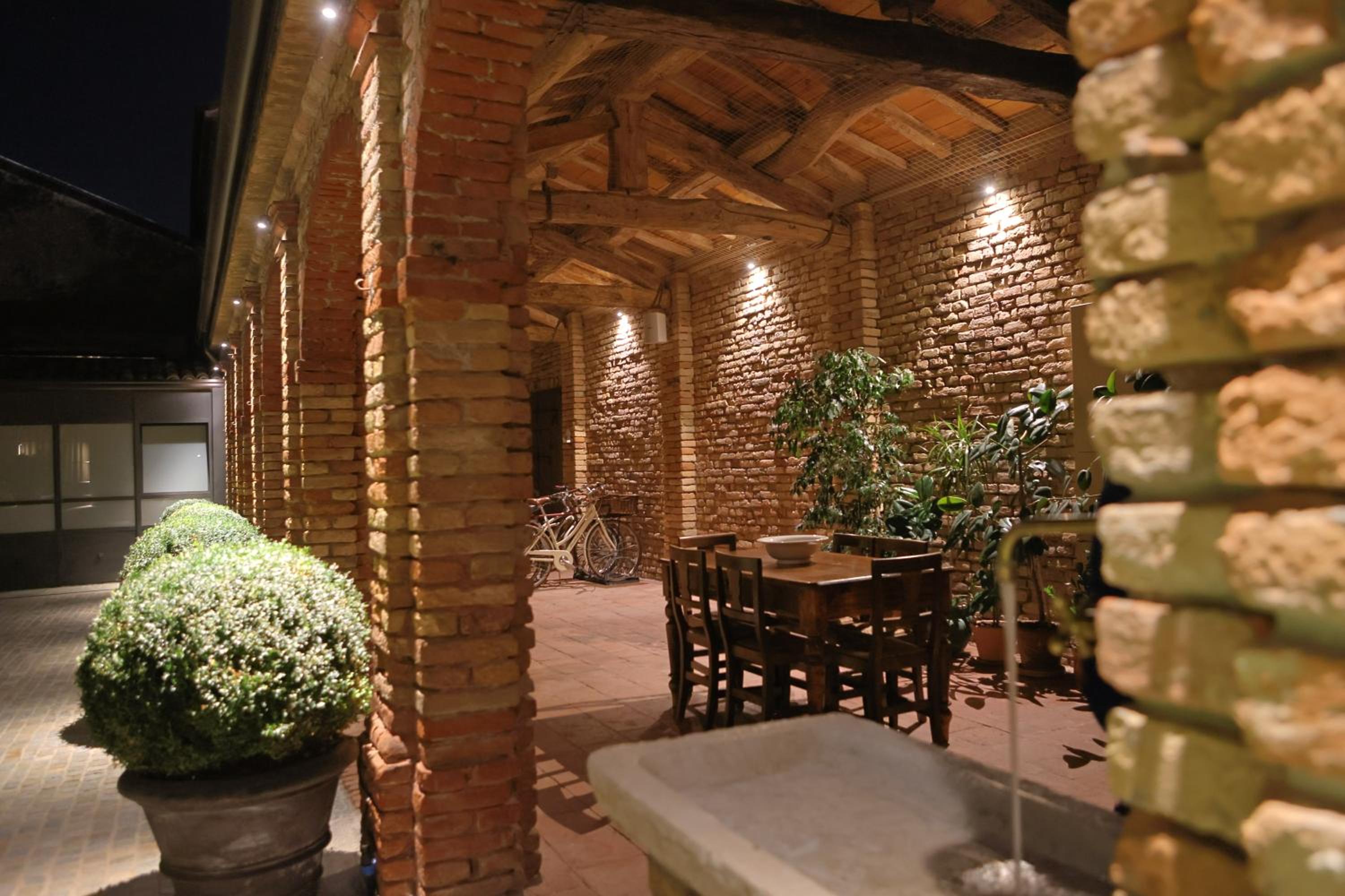 DOMUS AQUENIGRE