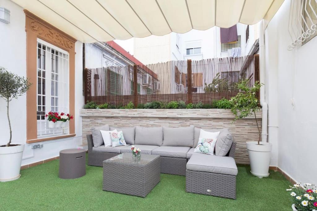 Family Century House with terrace and parking