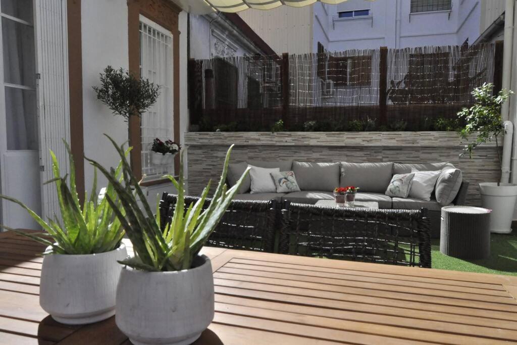 Family Century House with terrace and parking