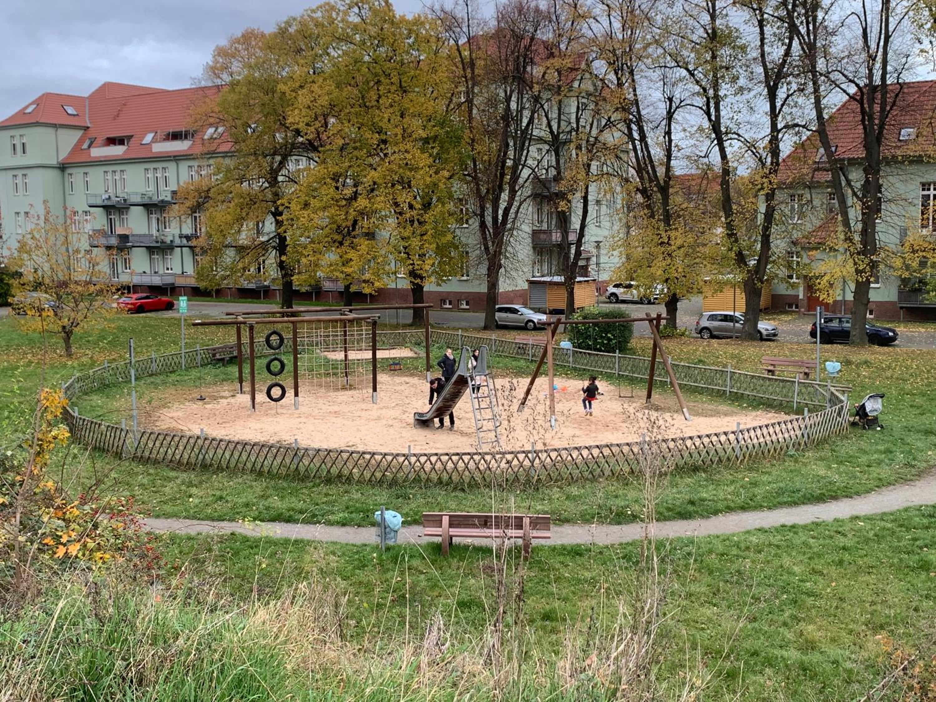 Ruhig - Privatparkplatz - barrierearm Quiet - private car park - low barrier