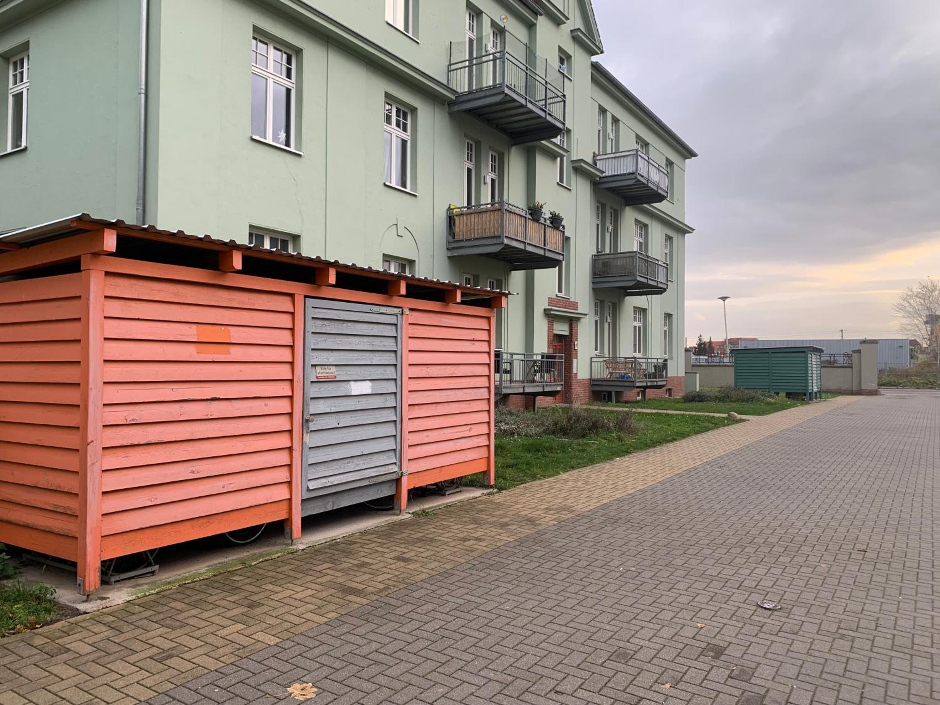 Ruhig - Privatparkplatz - barrierearm Quiet - private car park - low barrier