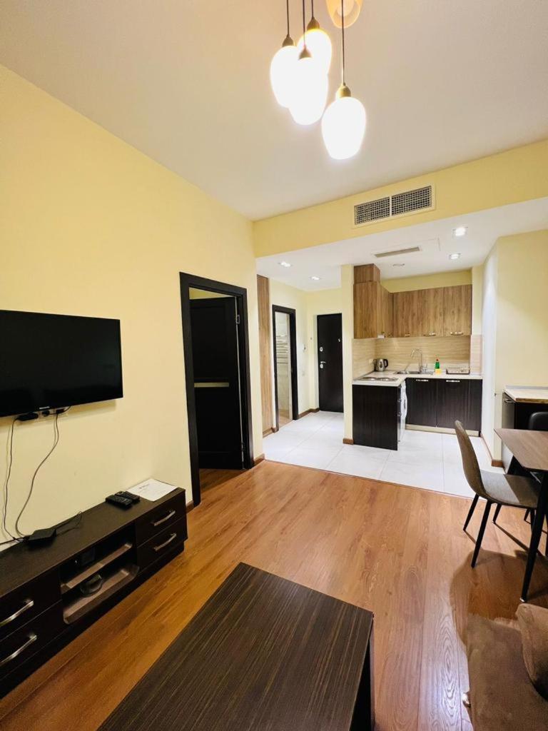 Deluxe Modern 1 bedroom Apartment + Balcony, By Republic Square, Middle of City Center