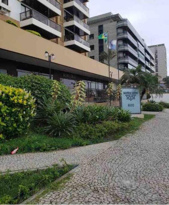 FLAT ENCANTADOR BARRA/JARDIM OCEÂNICO - FRENTE MAR JUNTO À OLEGÁRIO MACIEL