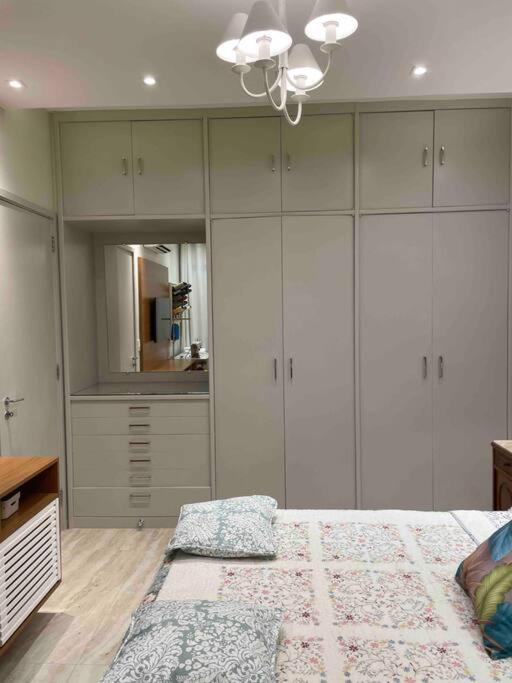 FLAT ENCANTADOR BARRA/JARDIM OCEÂNICO - FRENTE MAR JUNTO À OLEGÁRIO MACIEL