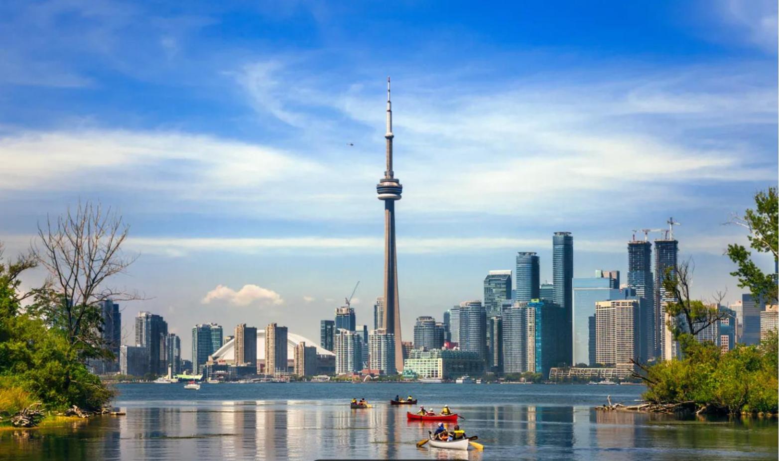 Traveller home in centre Toronto