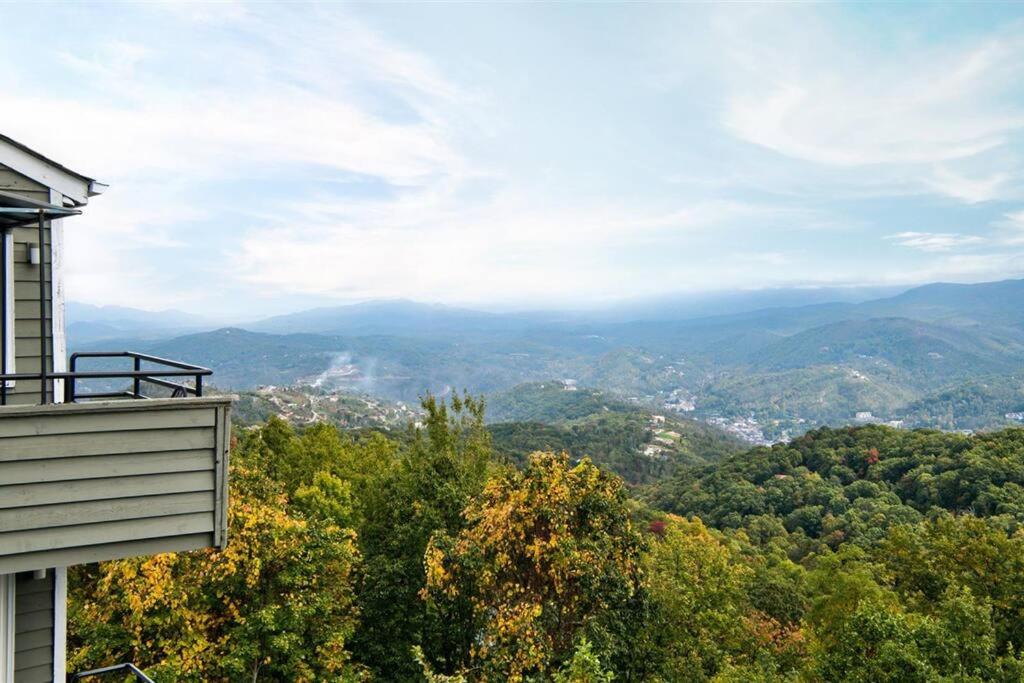 Spacious Gatlinburg Condo With Million Dollar Mountain Views view 3
