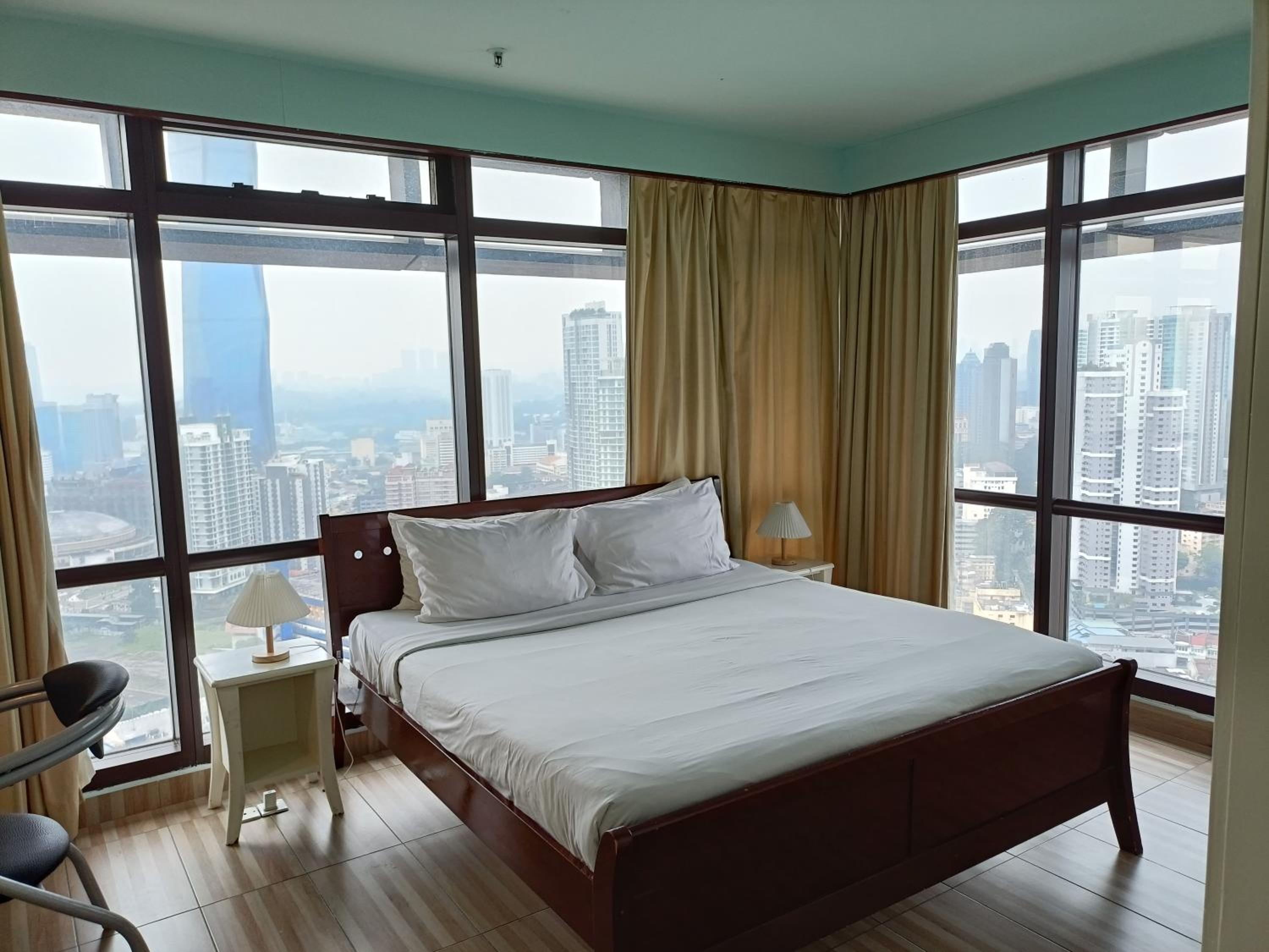 Times Square Apartment By Skyline