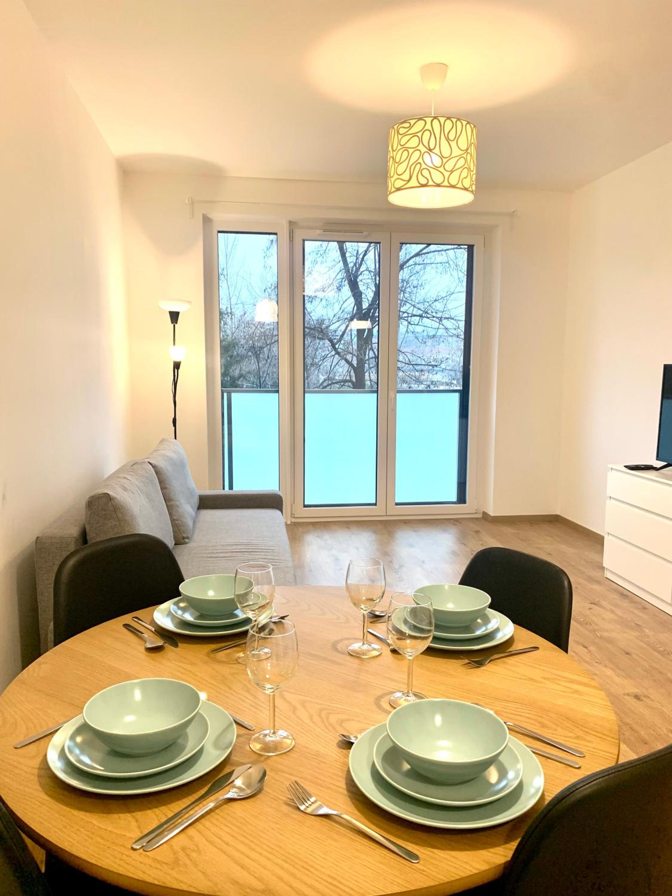 Westside Residence apartment - modern & peaceful - FREE GARAGE! view 2