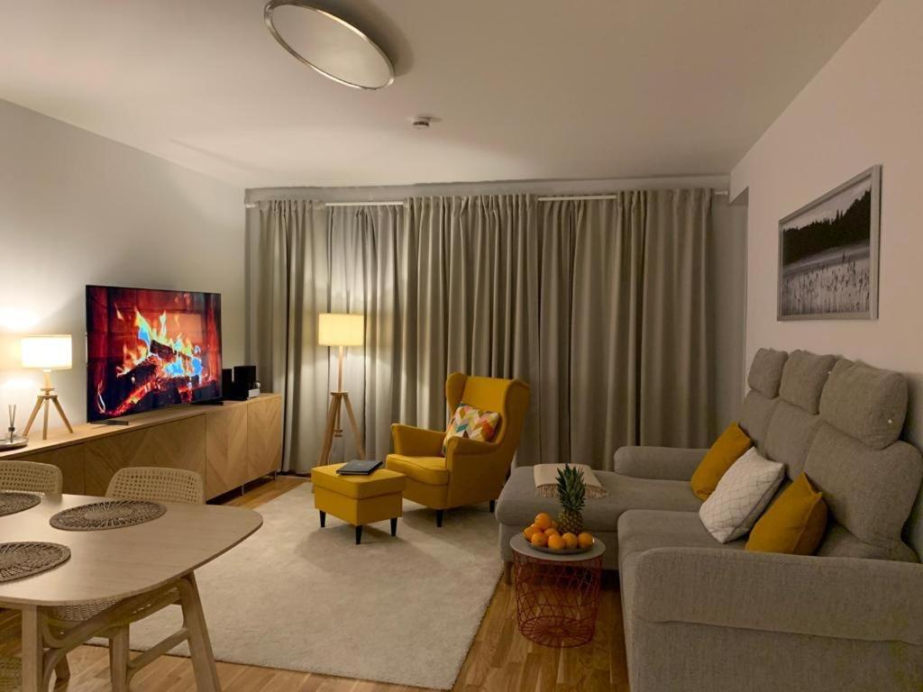 Neue stillvolle Wohnung im Steinbach Palais, ideale Lage