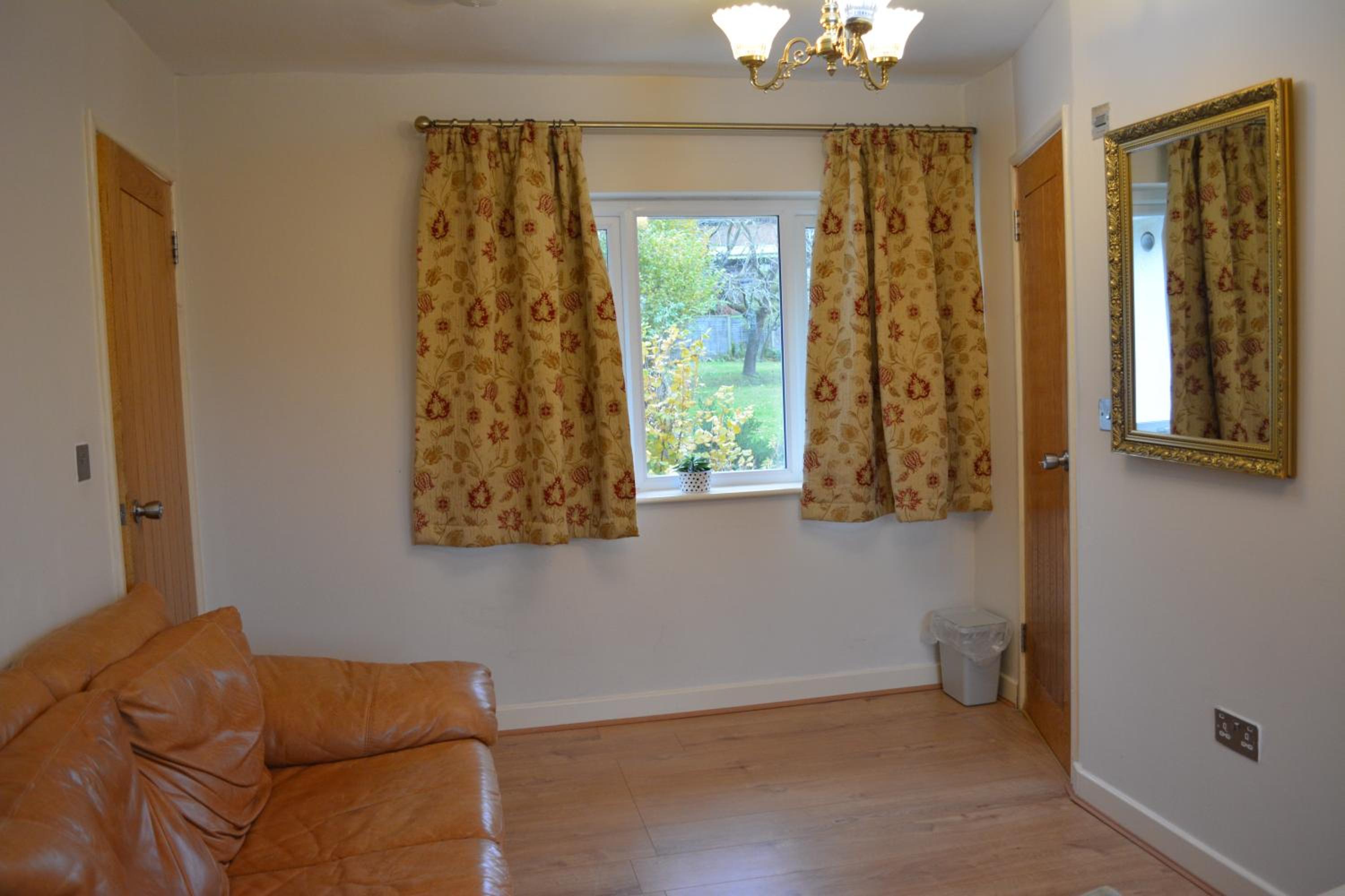 Large Ensuite room view 3