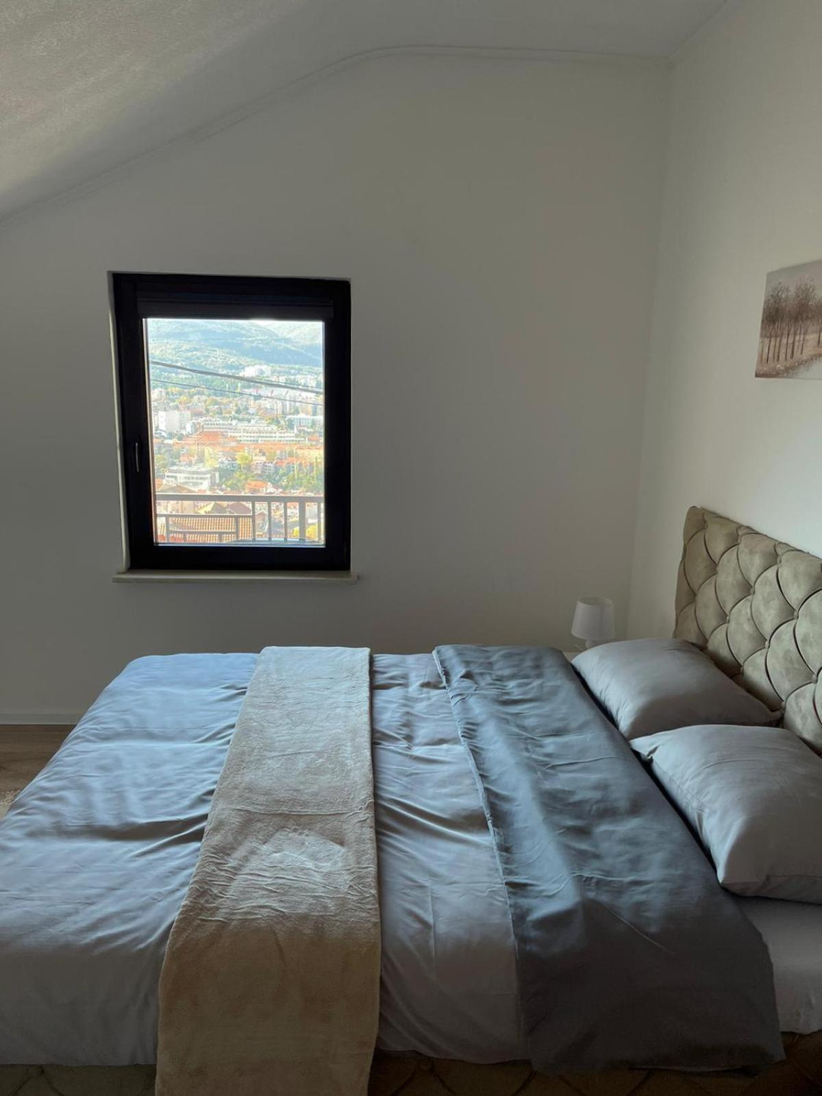 Hills Holiday House