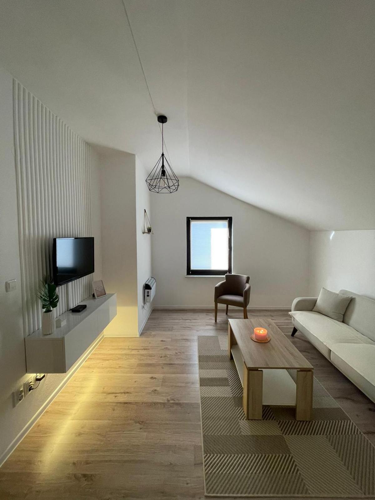 Hills Holiday House
