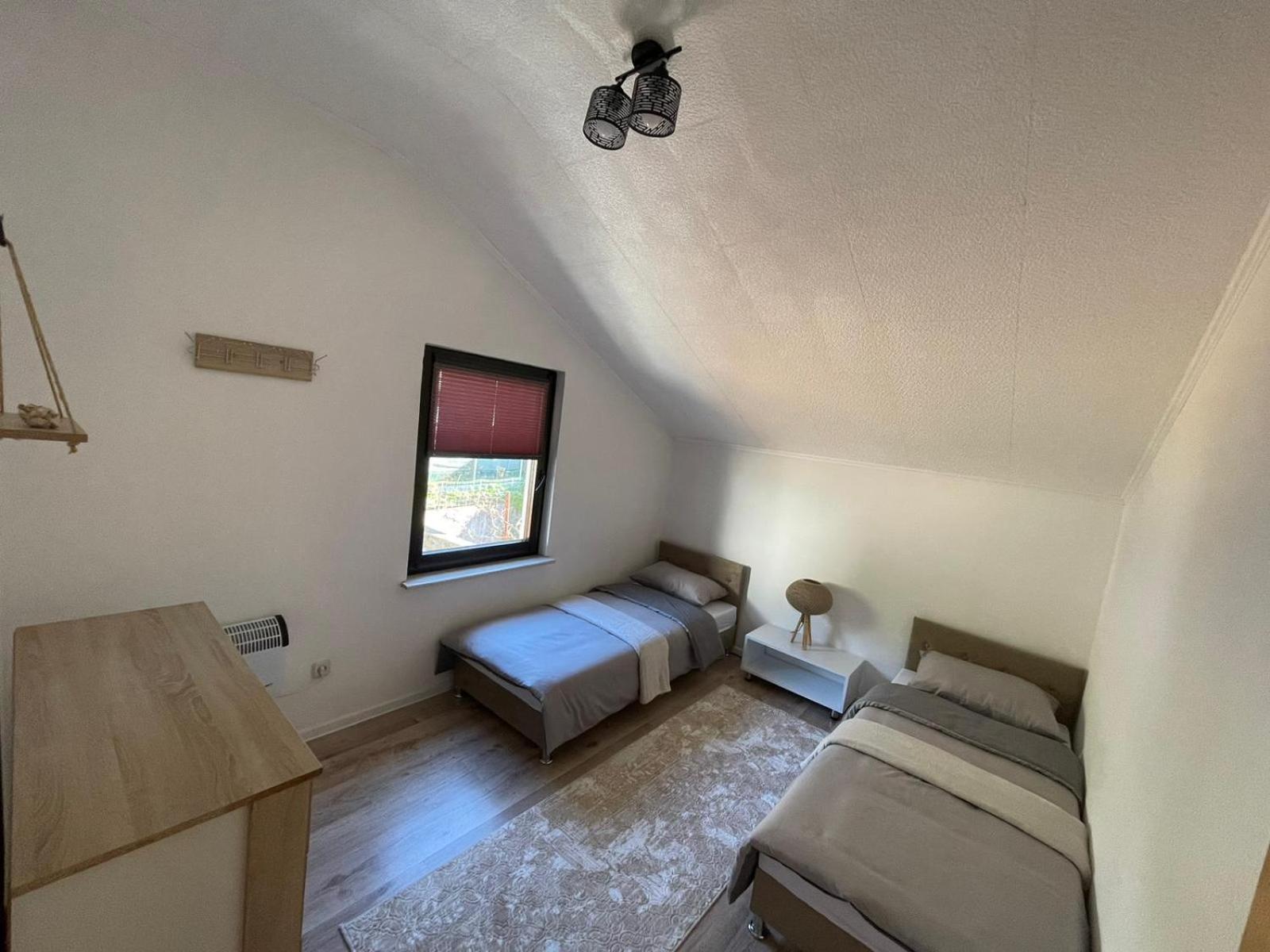 Hills Holiday House