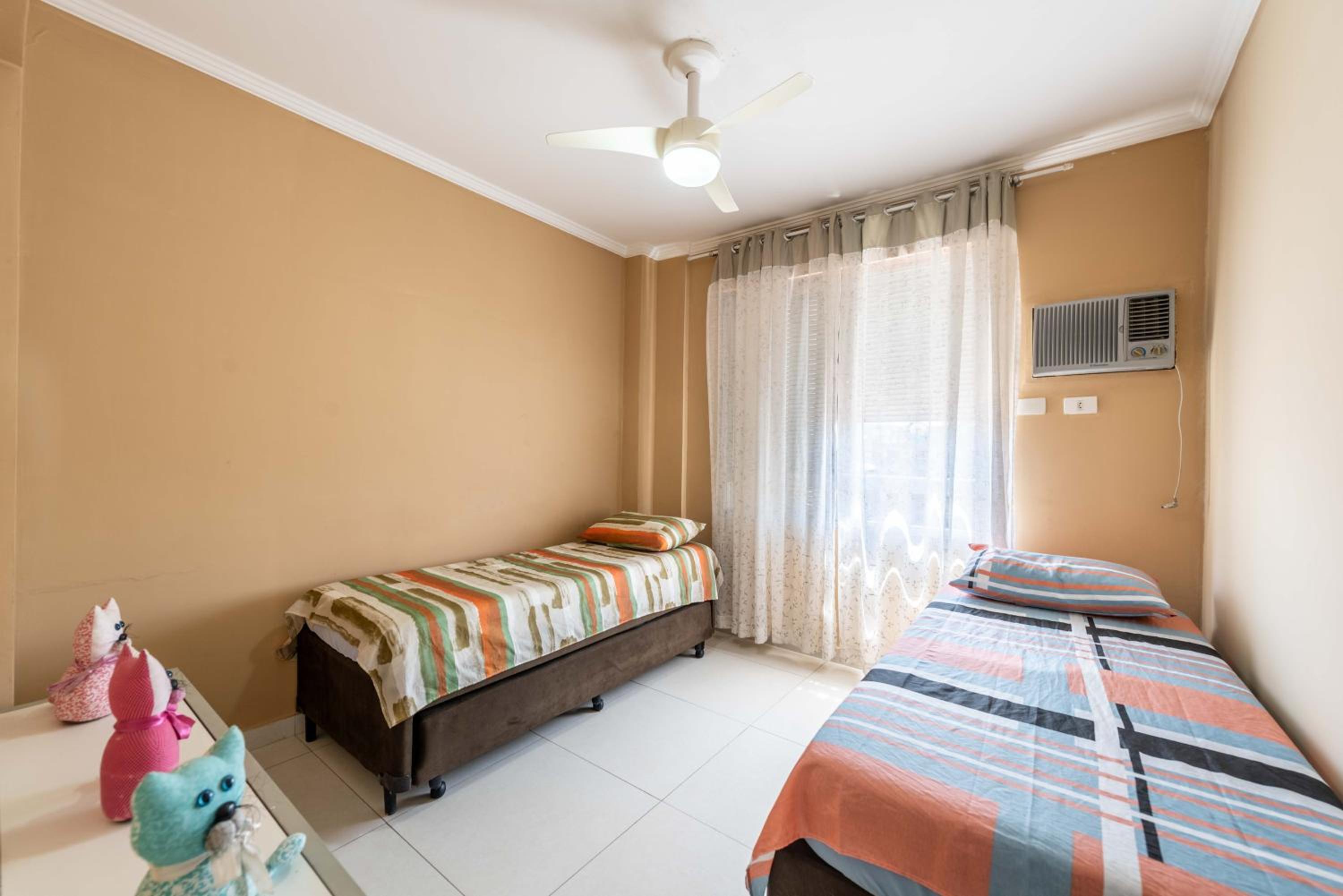 Cobertura em Enseada: 10 min da praia/Wi-Fi/TV