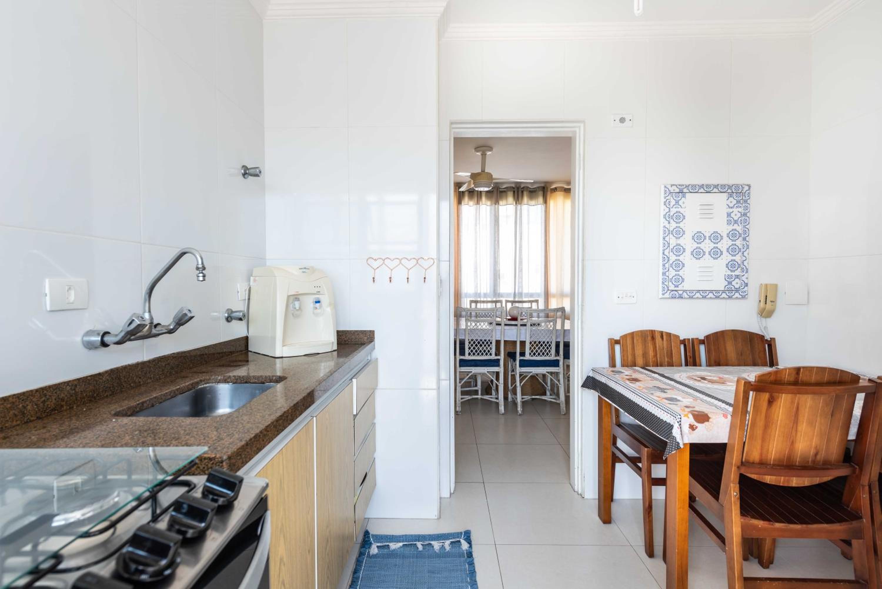 Cobertura em Enseada: 10 min da praia/Wi-Fi/TV
